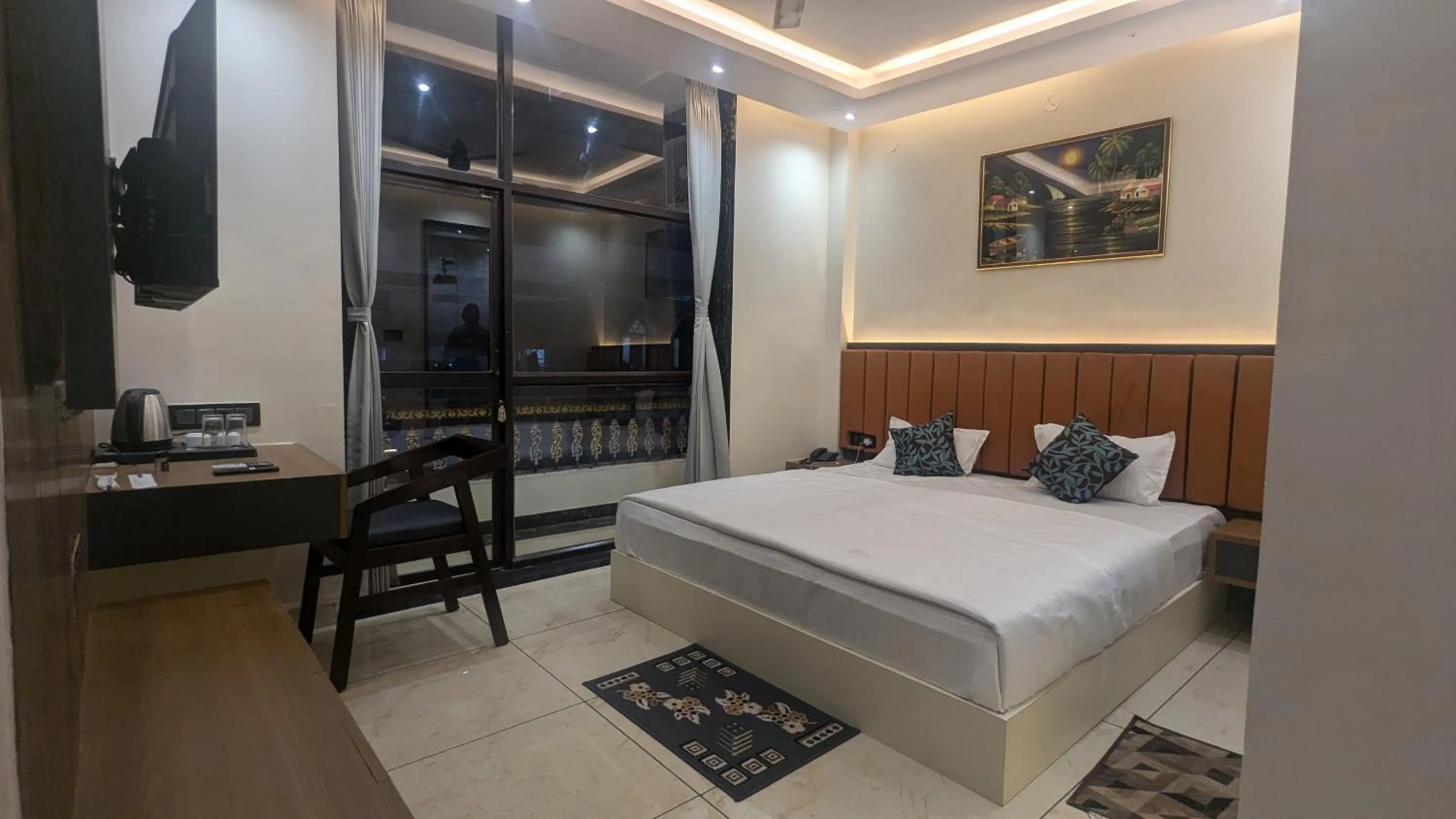 Bed in Hotel Shakuntla Palace