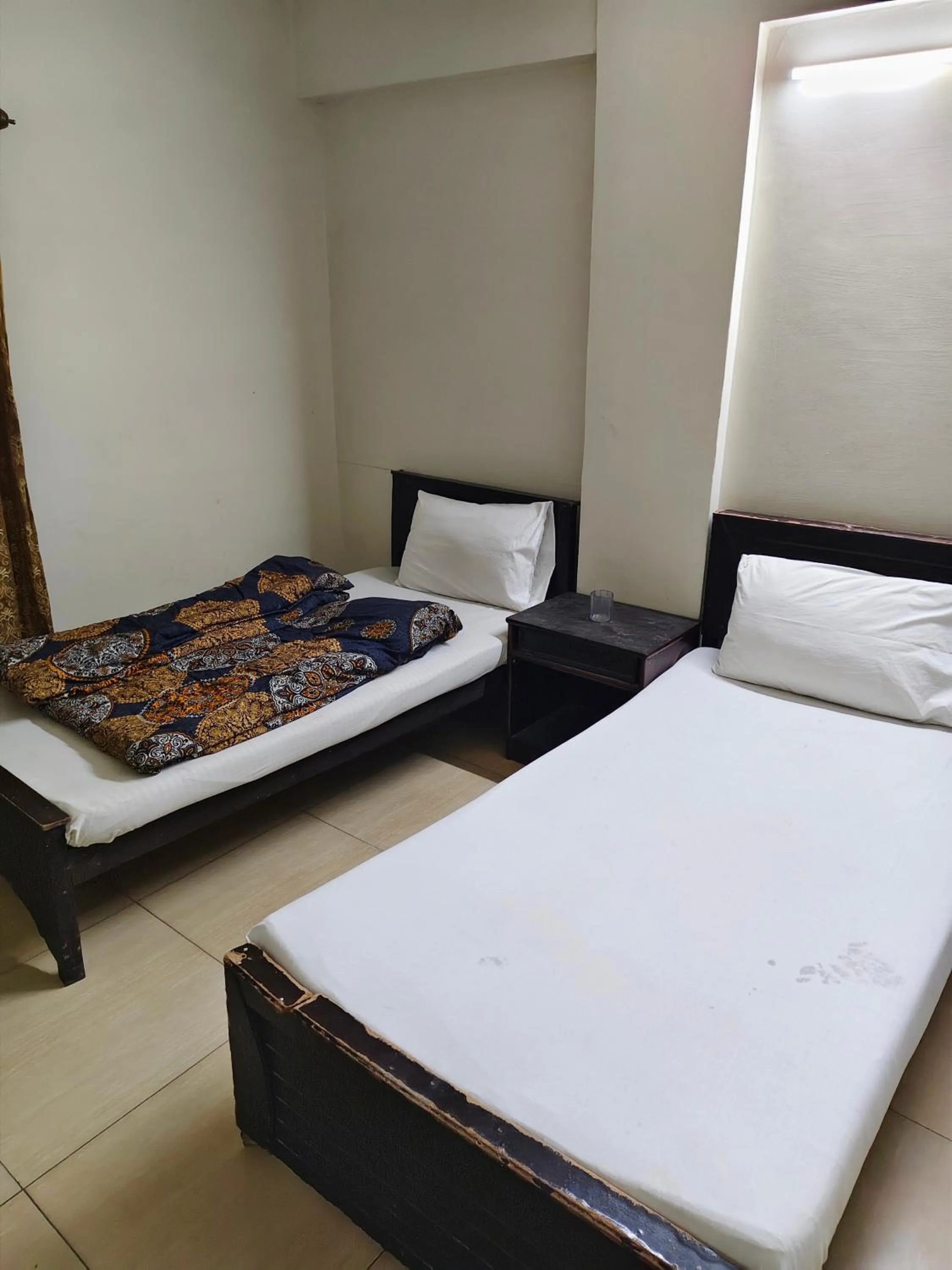 Bed in Al Sakhawat Hotel