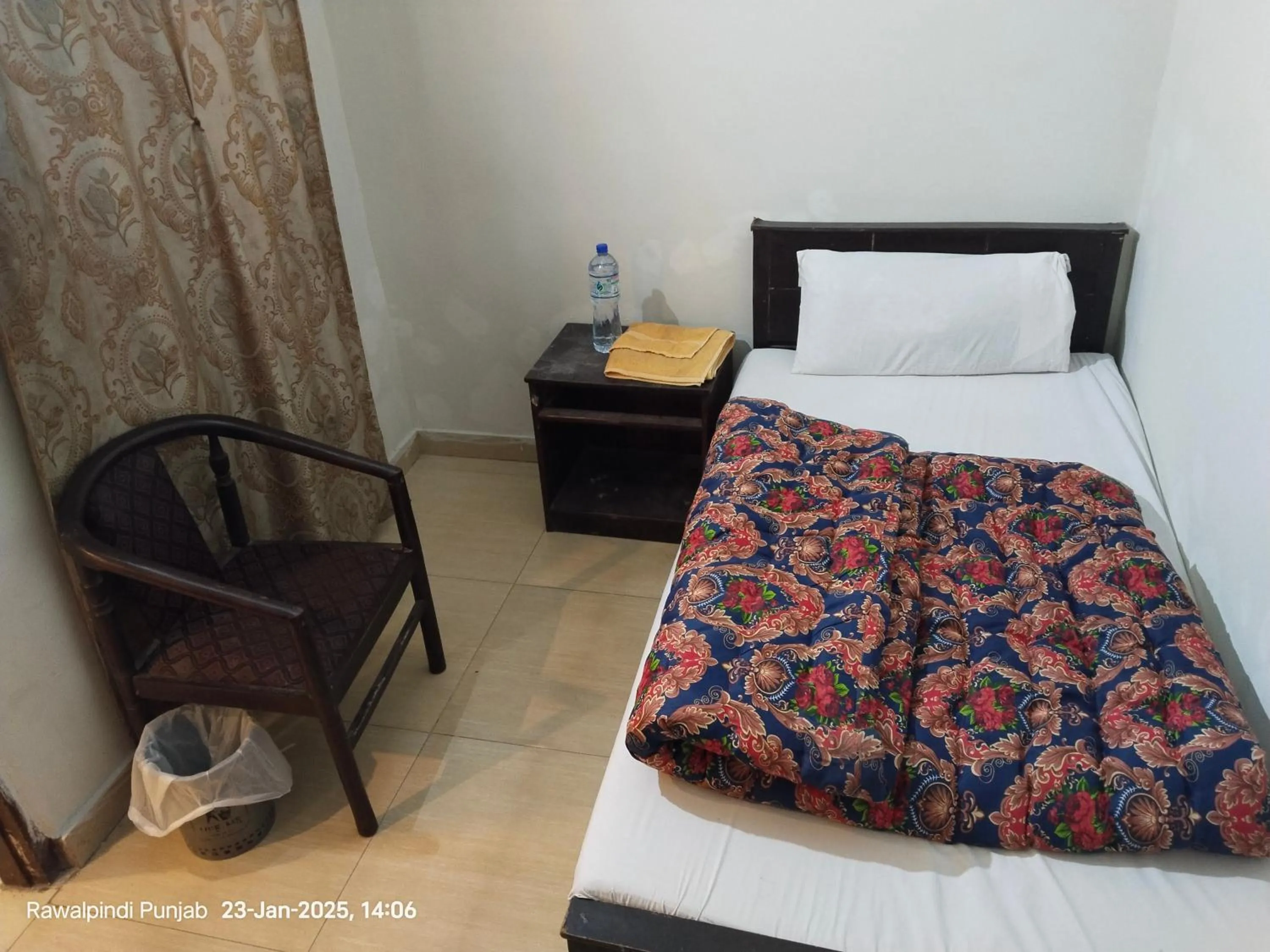 Bed in Al Sakhawat Hotel