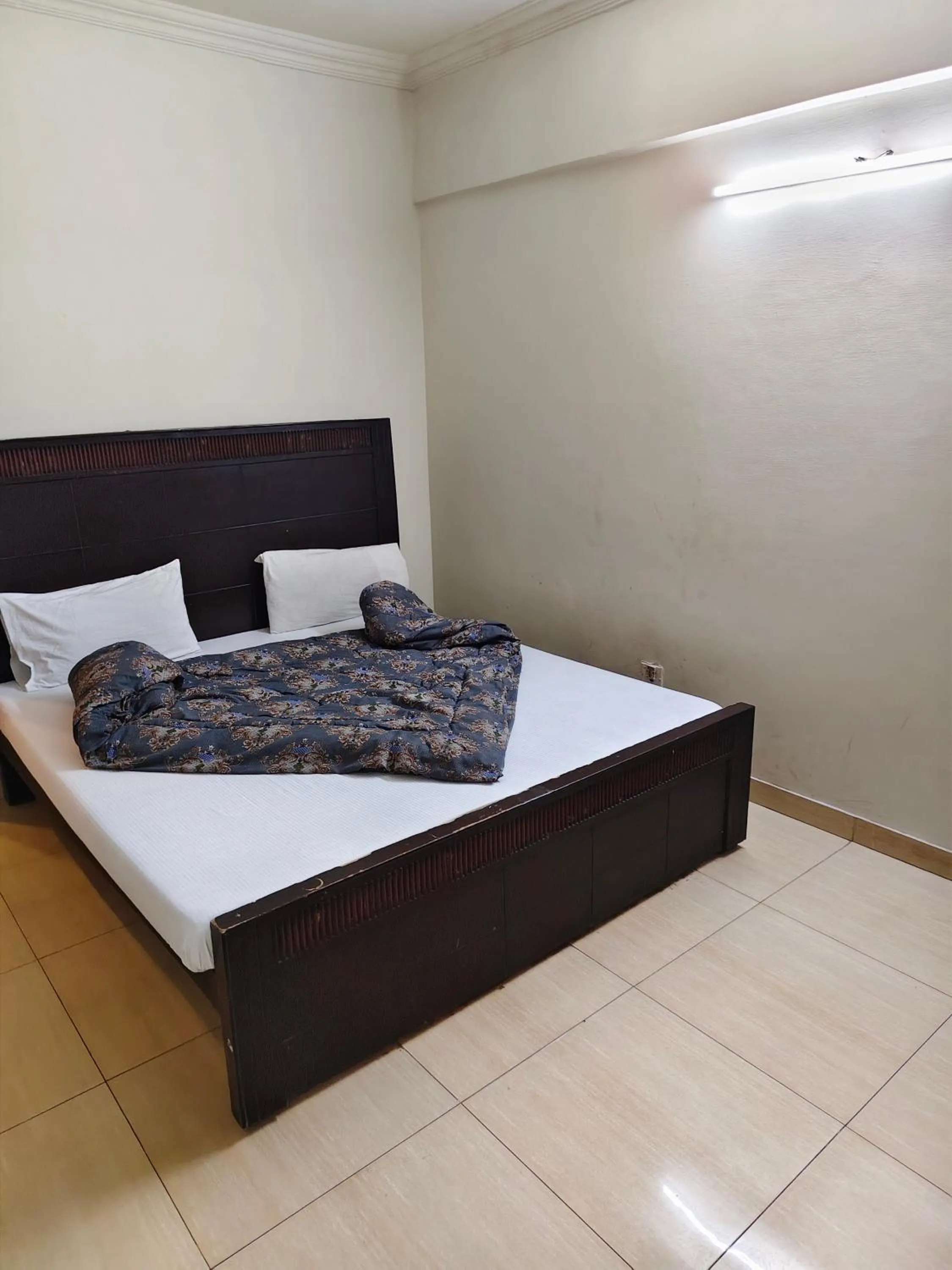 Bed in Al Sakhawat Hotel