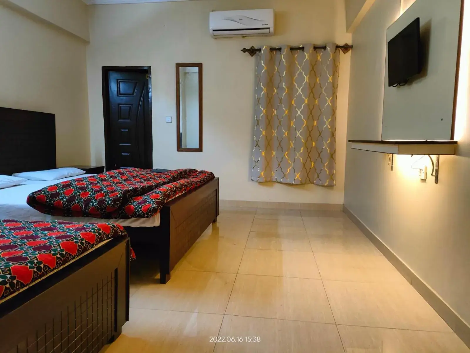 Deluxe Family Room in Al Sakhawat Hotel Deluxe Family Room in Al Sakhawat Hotel