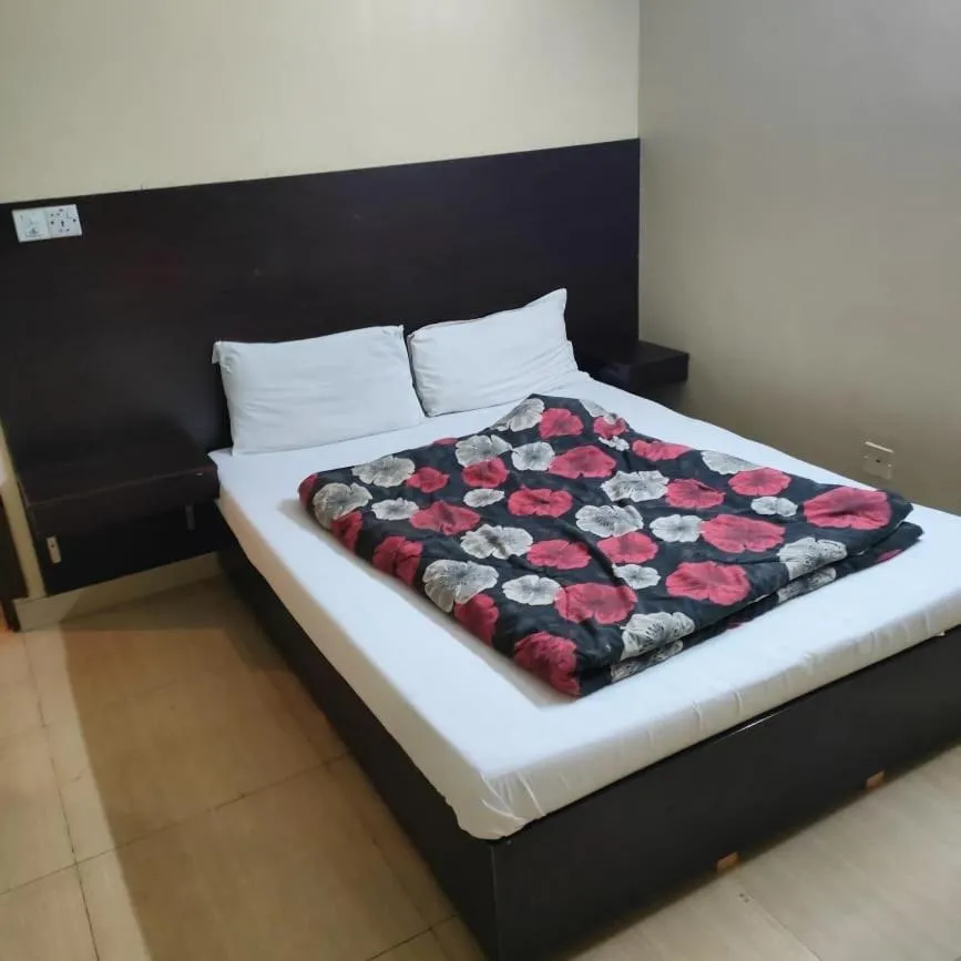 Bed in Al Sakhawat Hotel