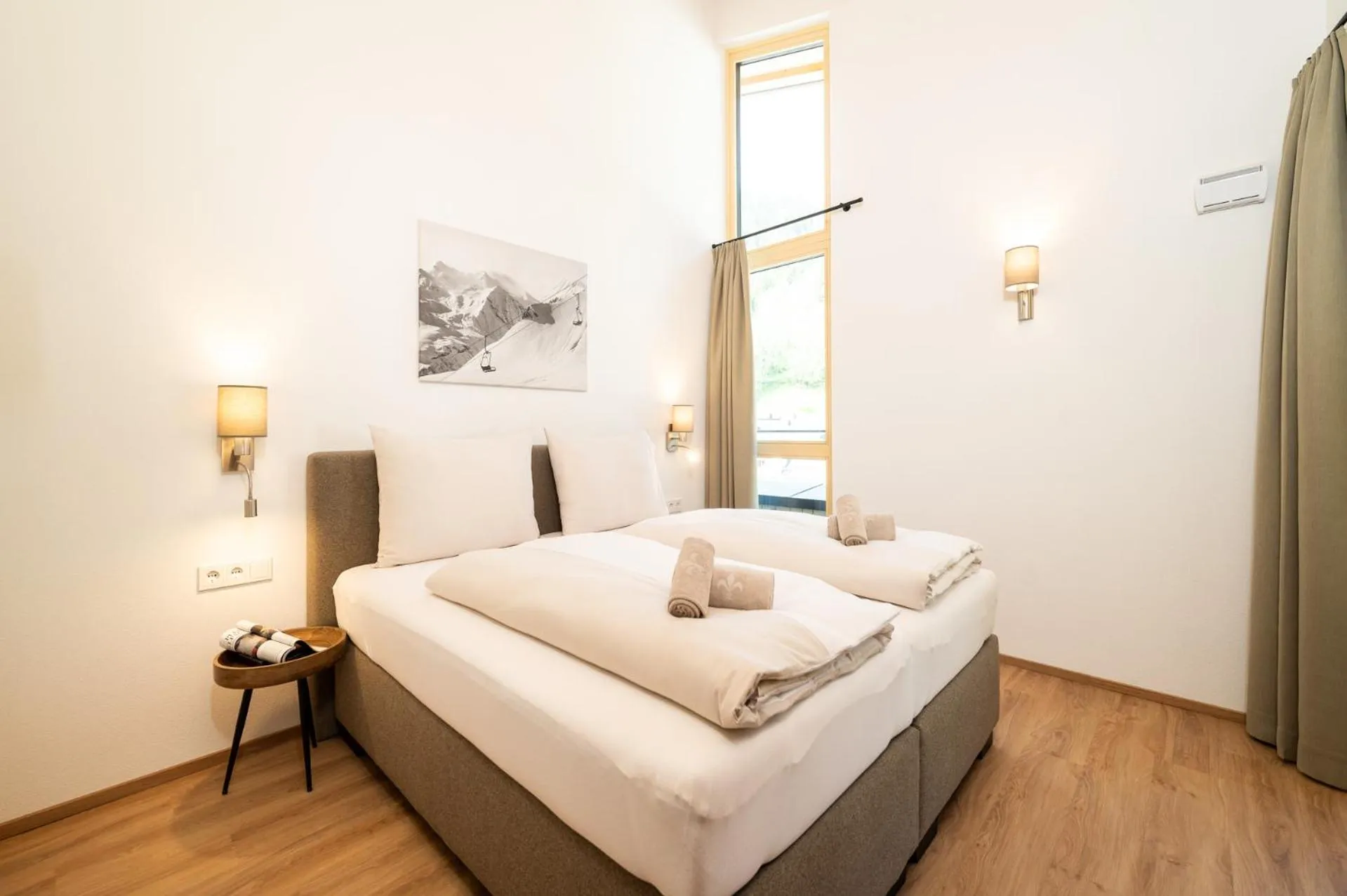 Bedroom, Bed in AlpenParks Wildbach Lodge Hochkönig