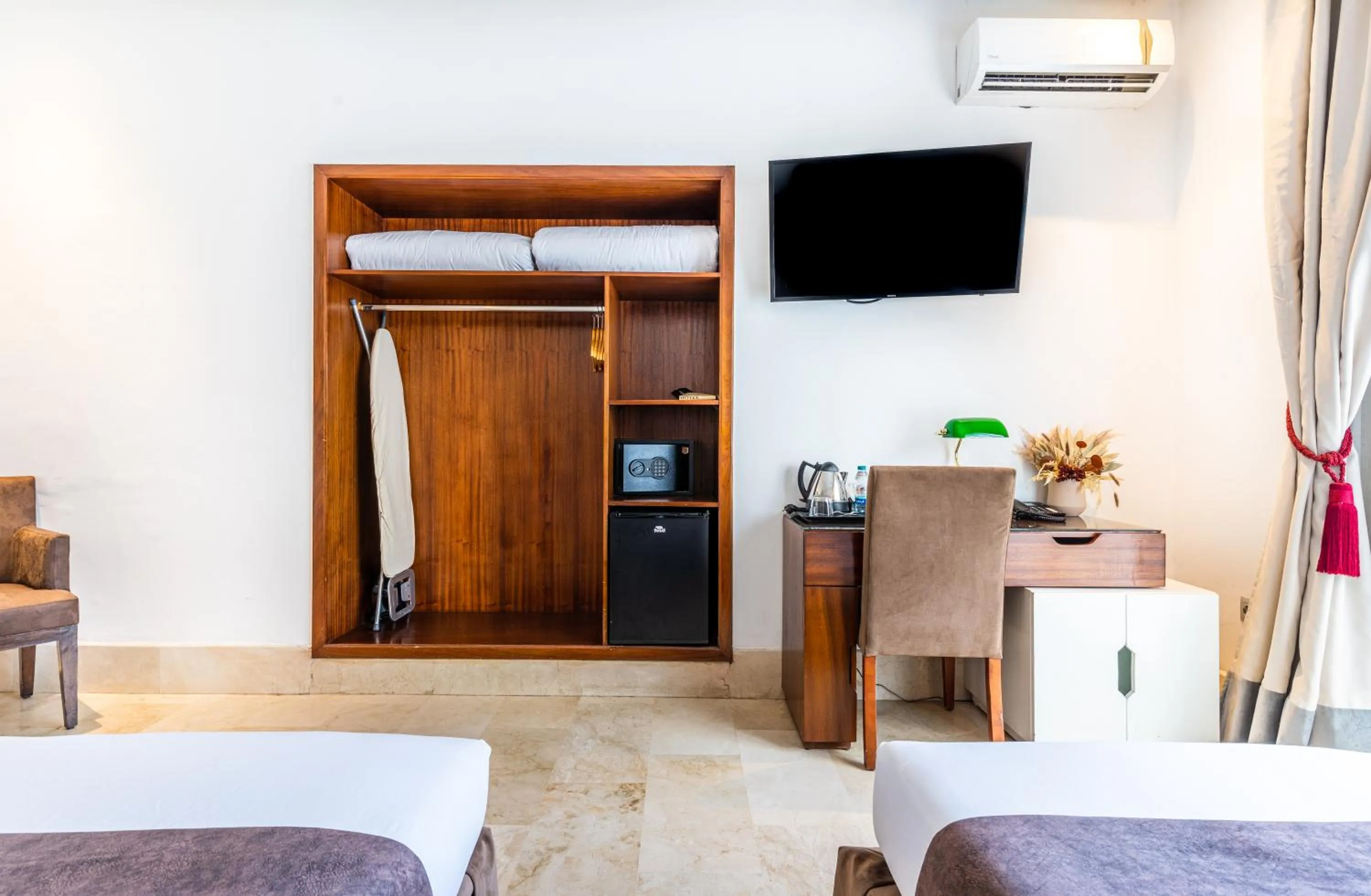 Communal lounge/ TV room, Bed in One Hotel Casablanca