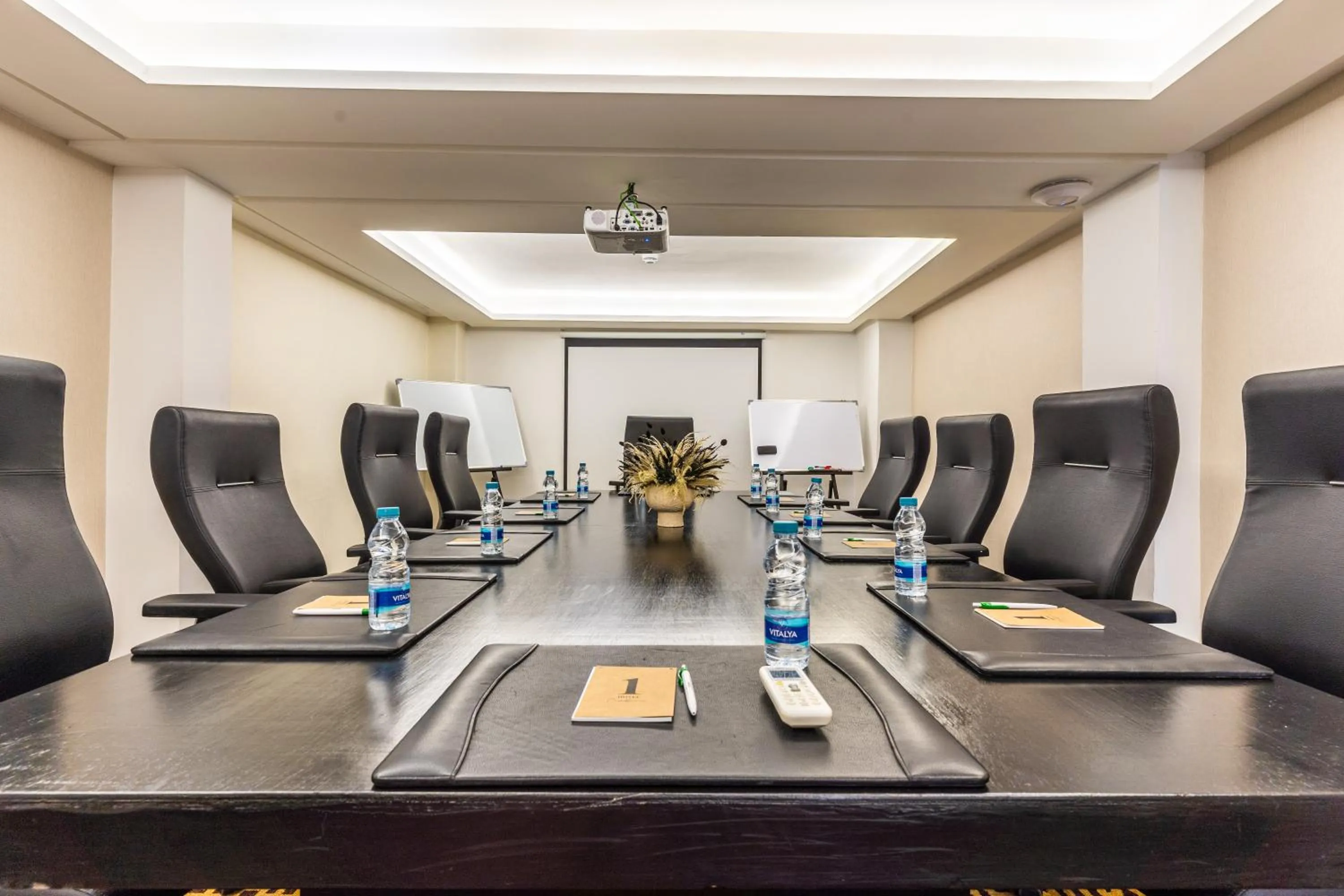 Communal lounge/ TV room in One Hotel Casablanca