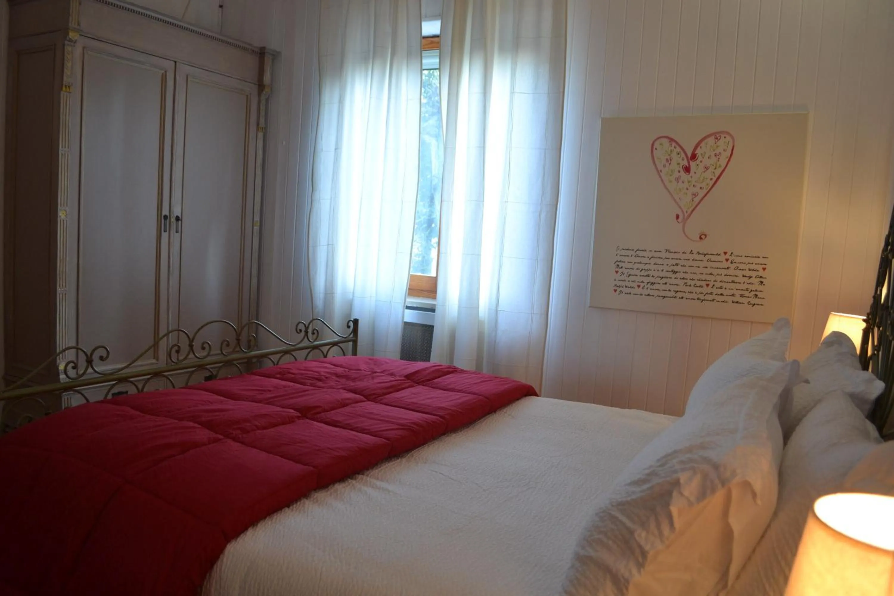 Bedroom, Bed in La Contea