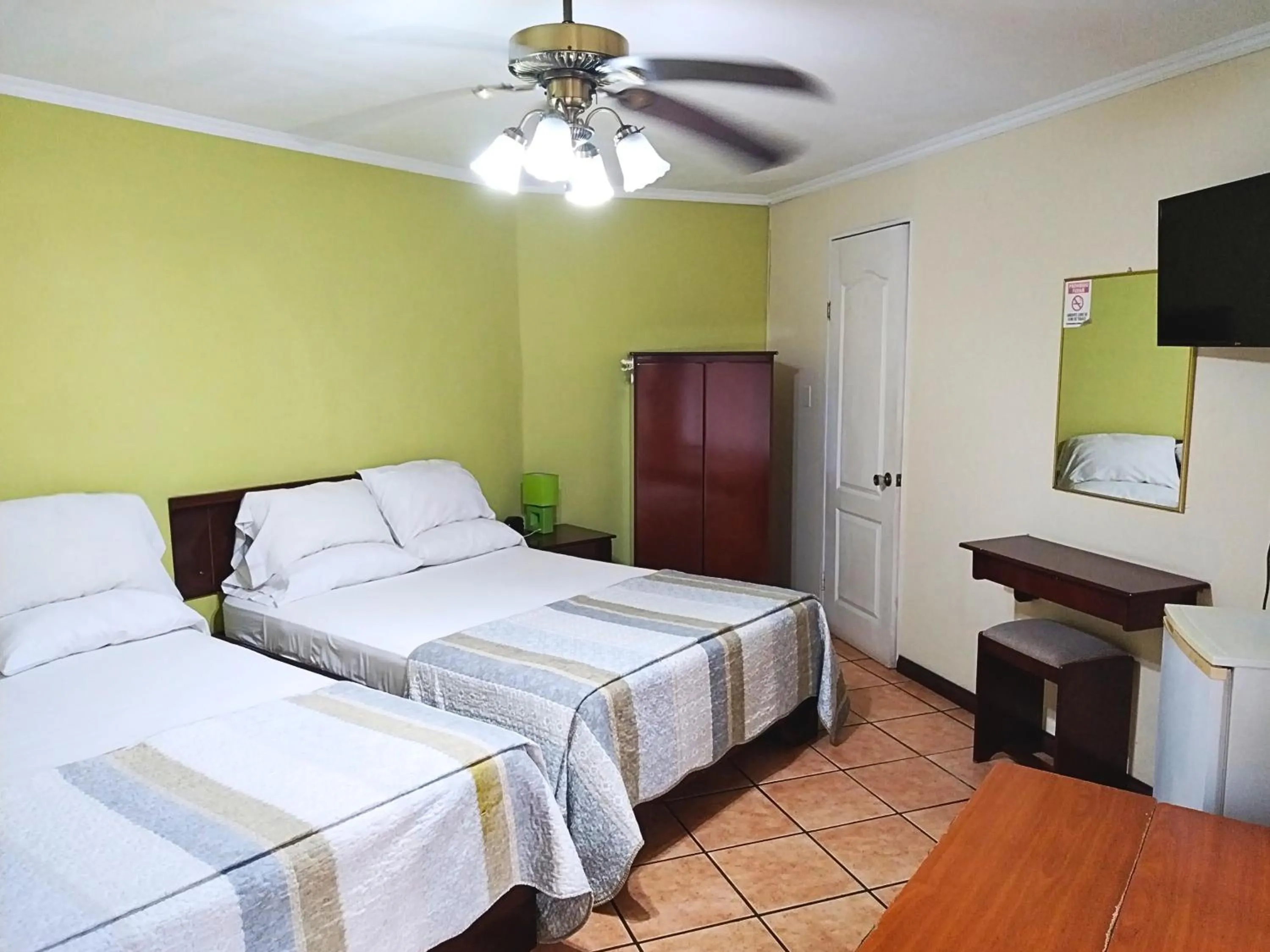 Family Suite in Hotel Puerta del Sol - San Jose Airport