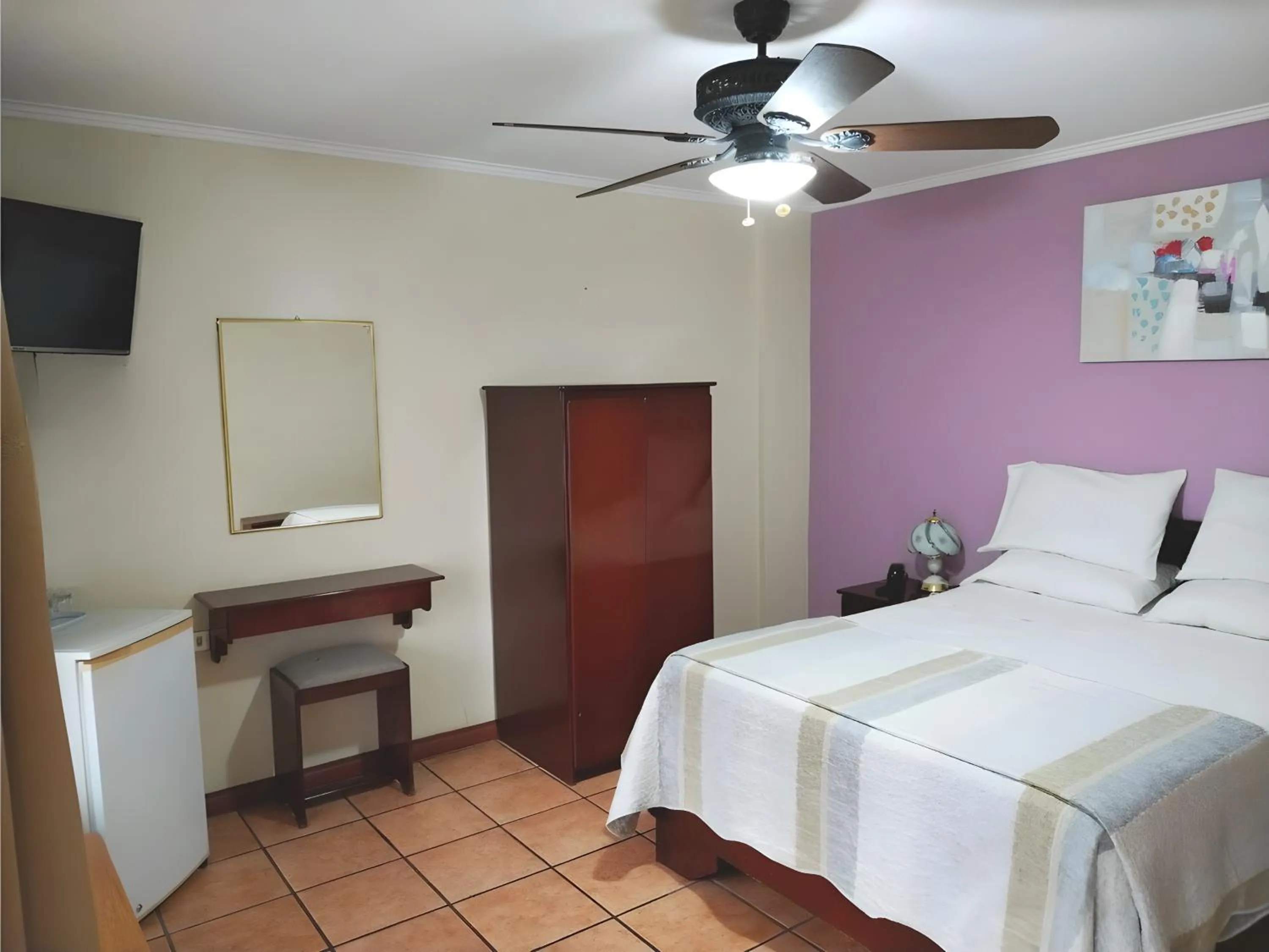 Queen Room in Hotel Puerta del Sol - San Jose Airport