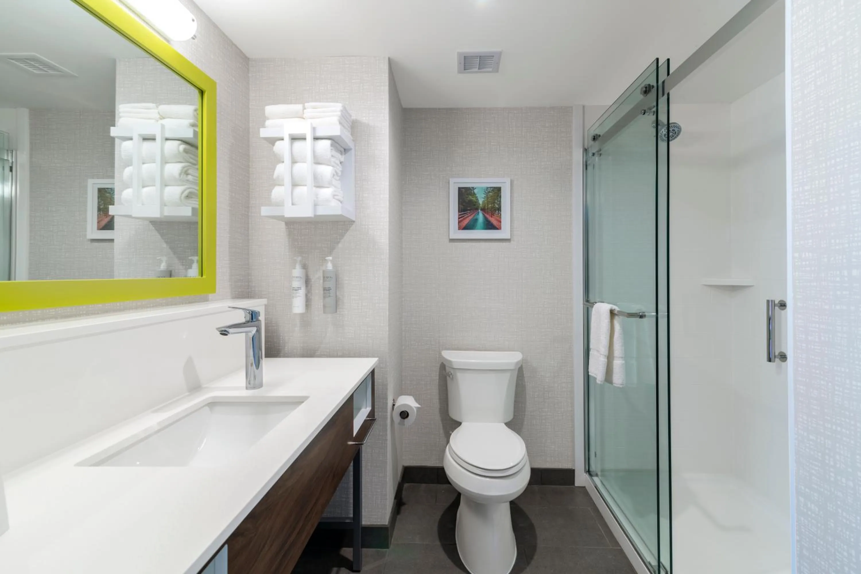 Bathroom in Hampton Inn Lincoln White Mountains