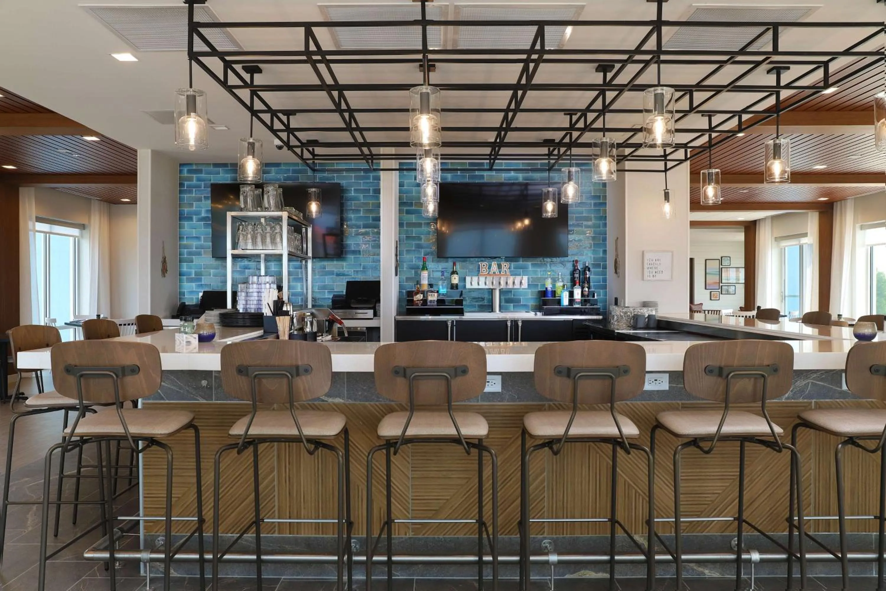 Lounge or bar in Hampton Inn & Suites Manistee, Mi