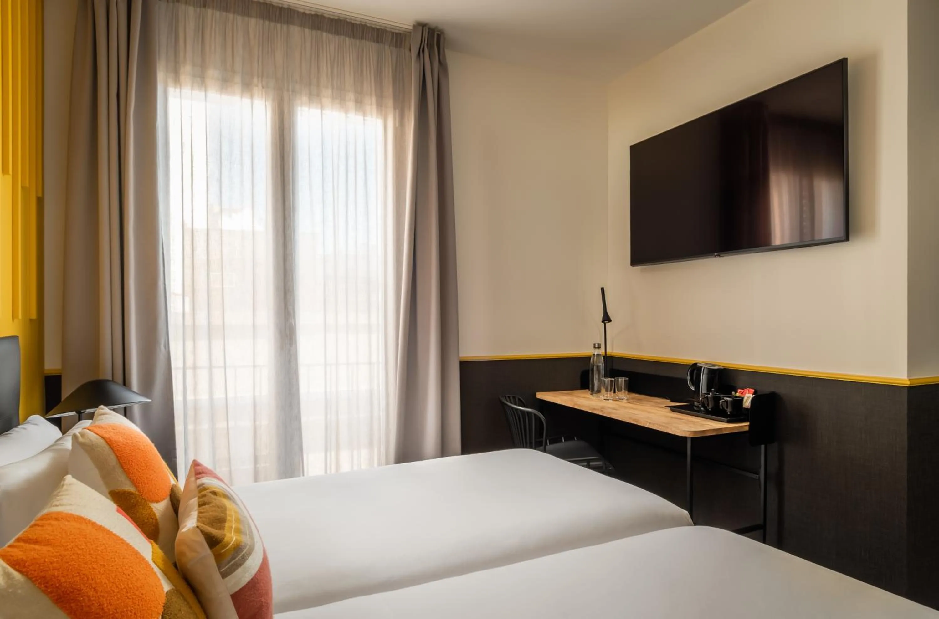 Coffee/tea facilities, Bed in BYPILLOW Crosstown