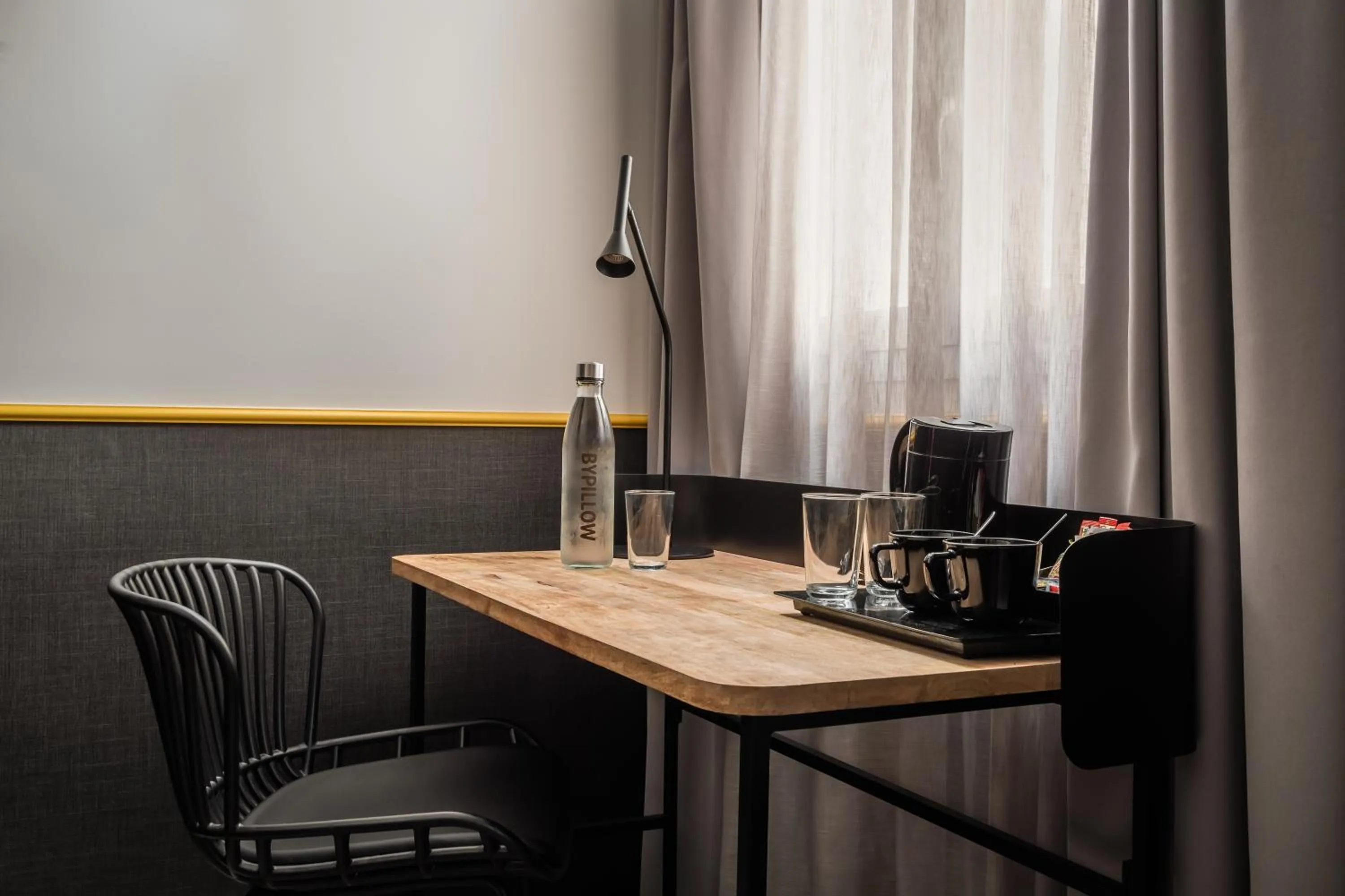 Coffee/tea facilities in BYPILLOW Crosstown