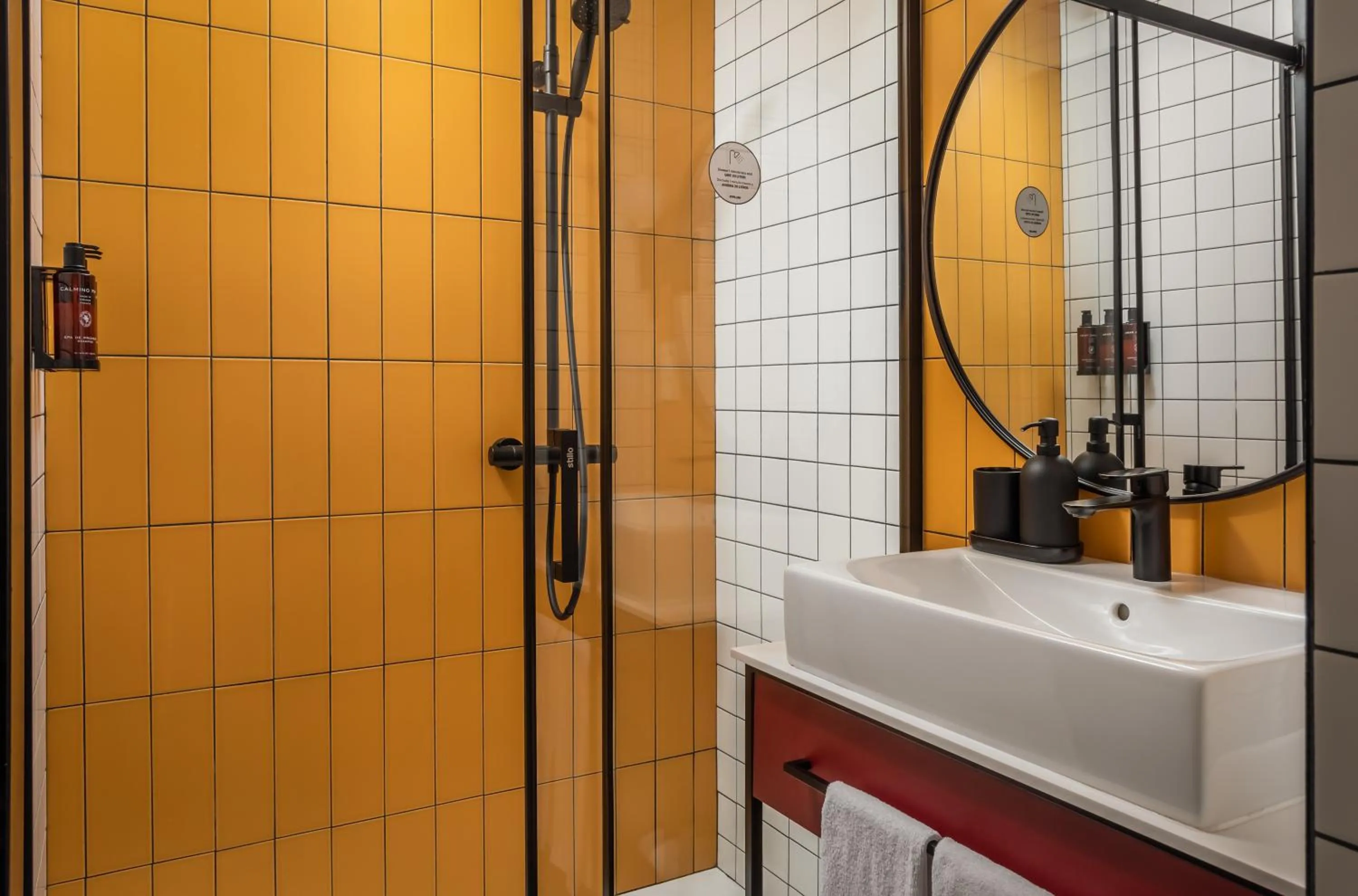 Shower in BYPILLOW Crosstown