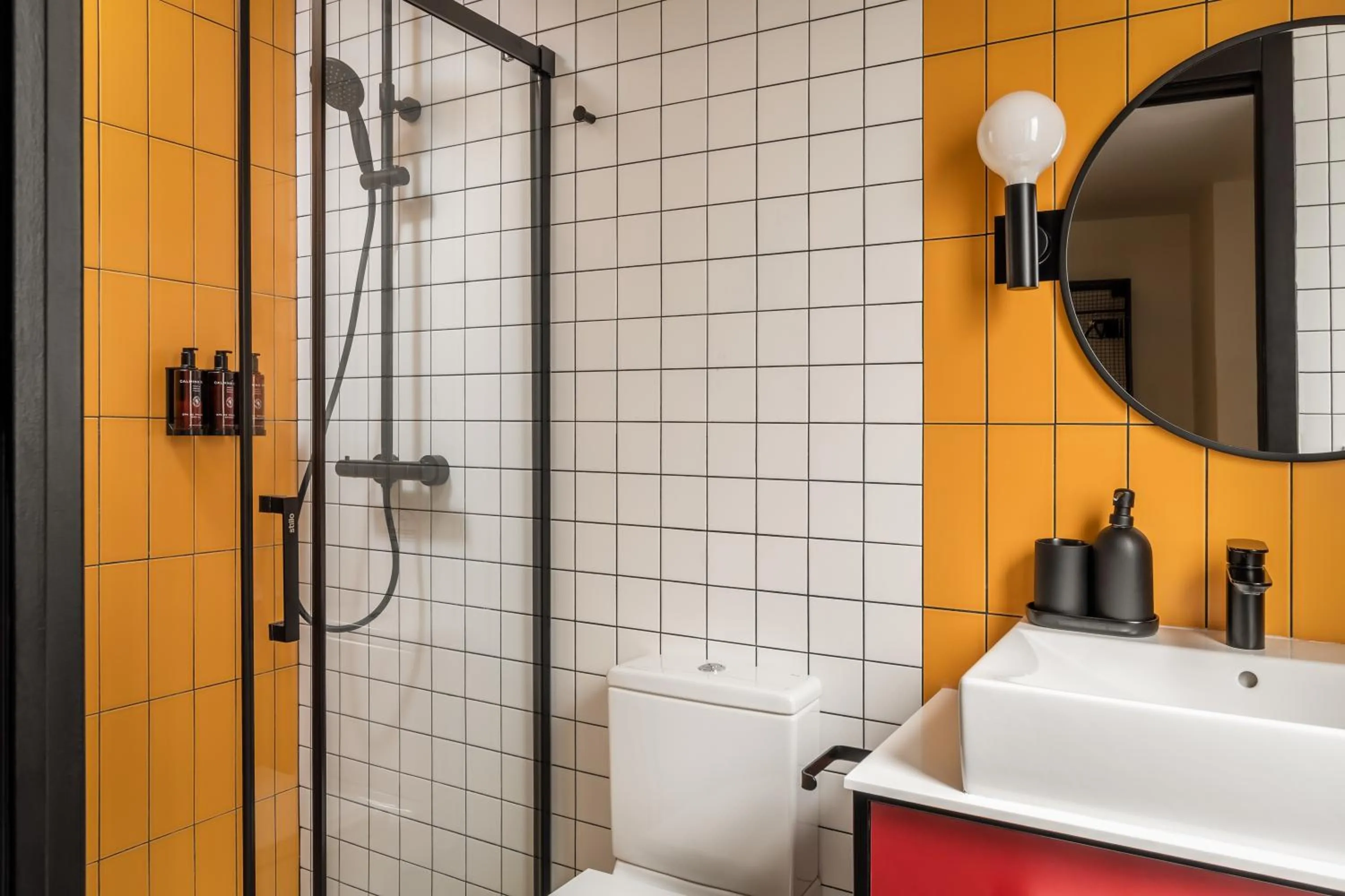 Shower in BYPILLOW Crosstown