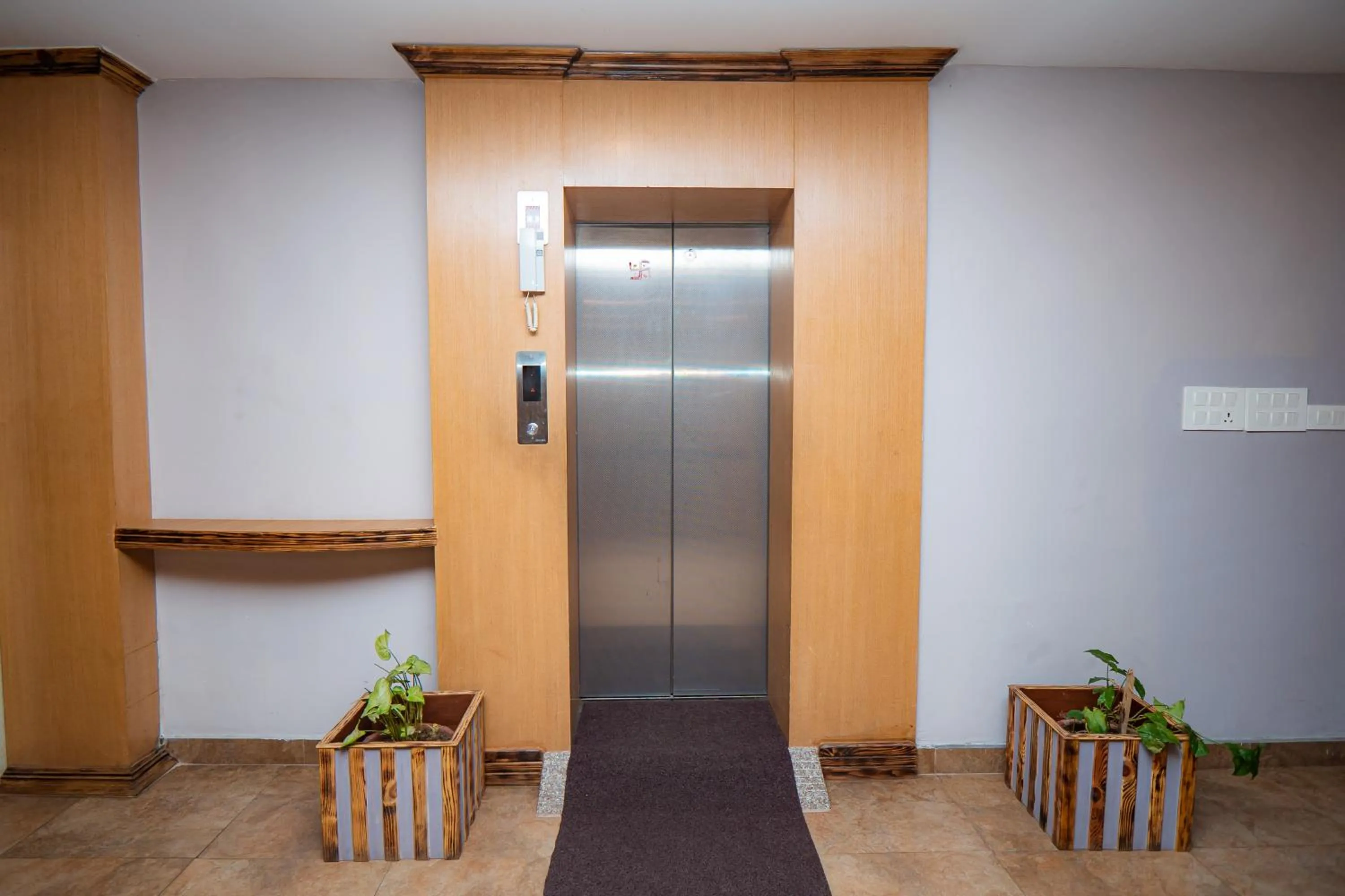 elevator in Majheri Resort and Spa