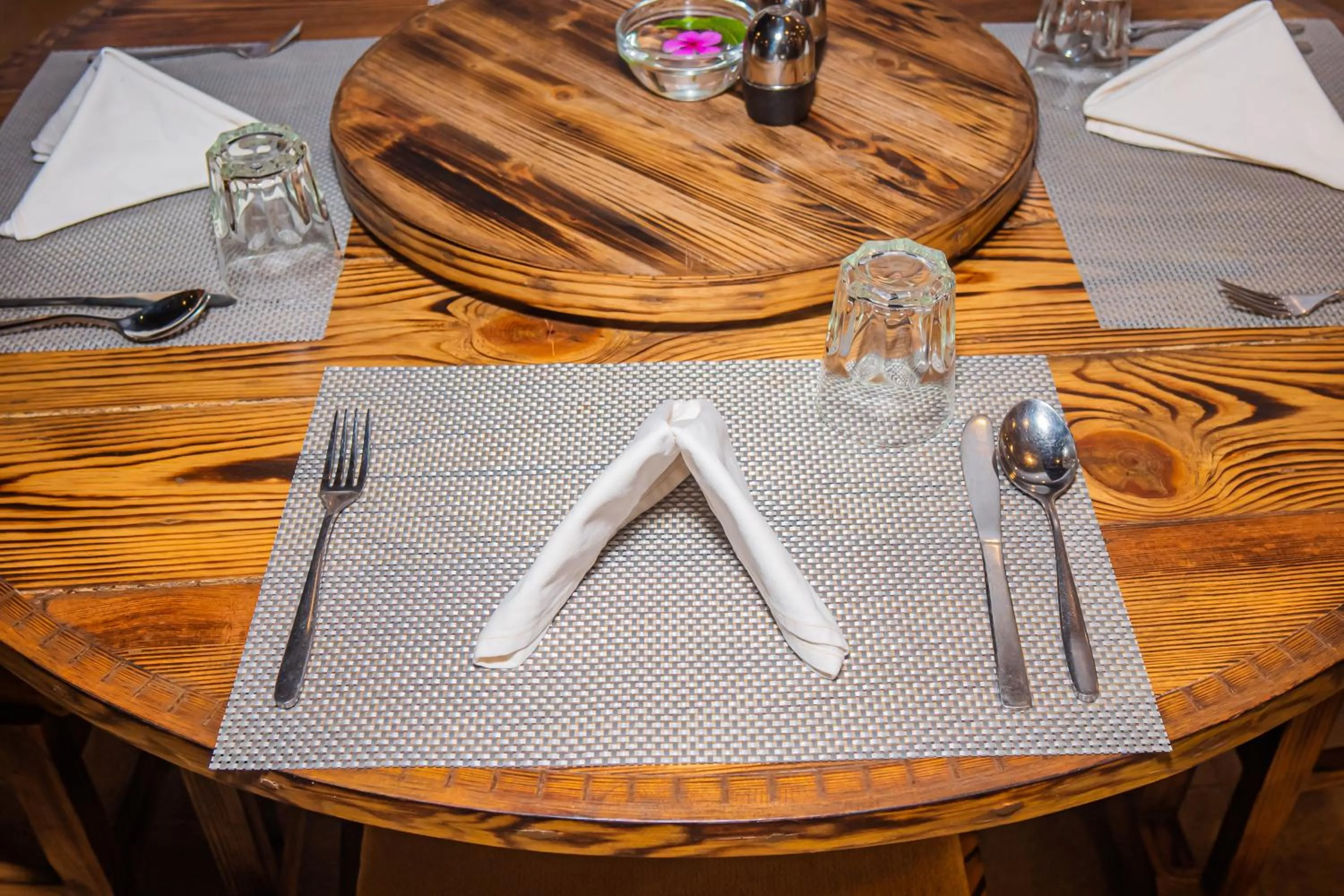 Food and drinks in Majheri Resort and Spa