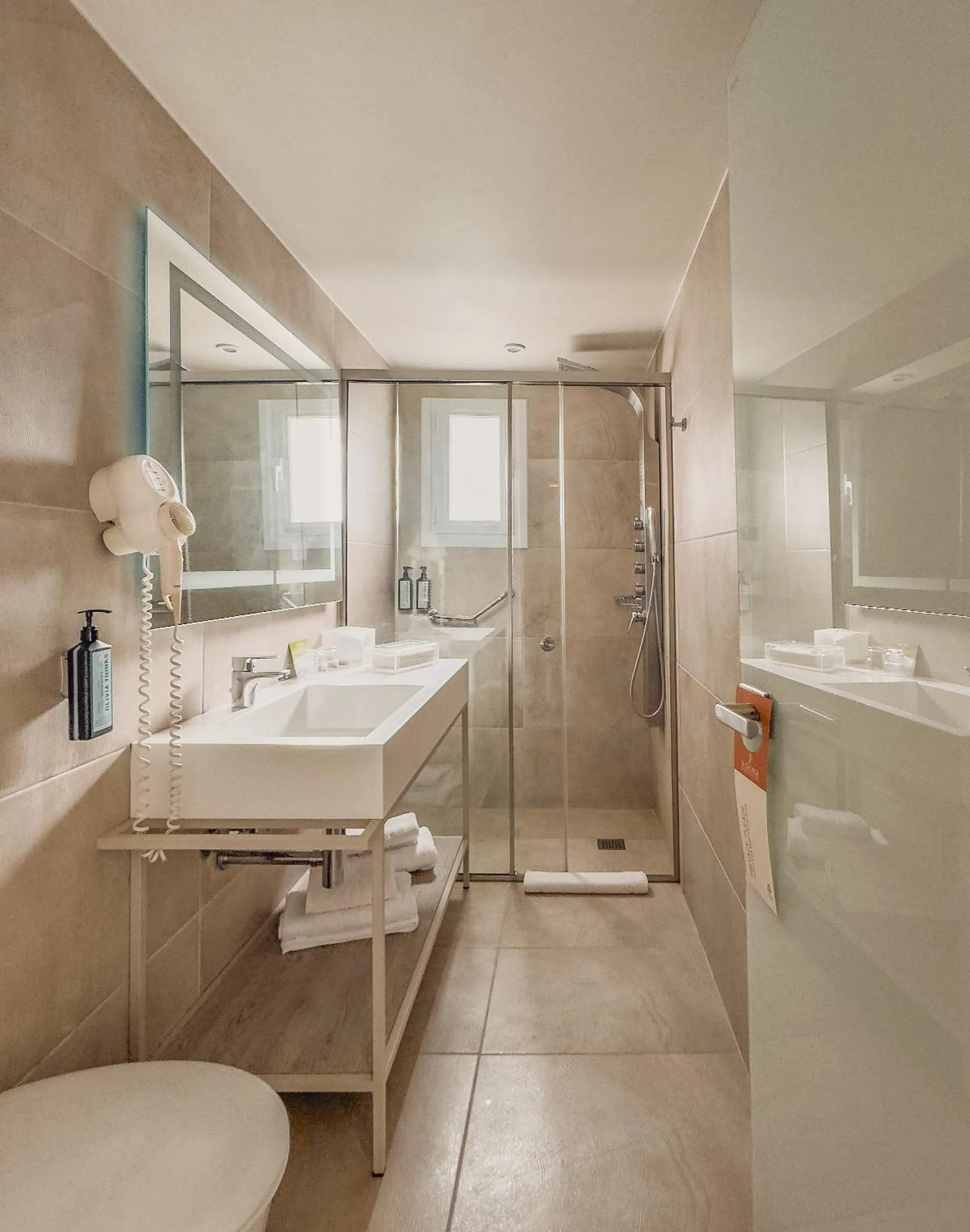 Bathroom in St George Lycabettus Lifestyle Hotel