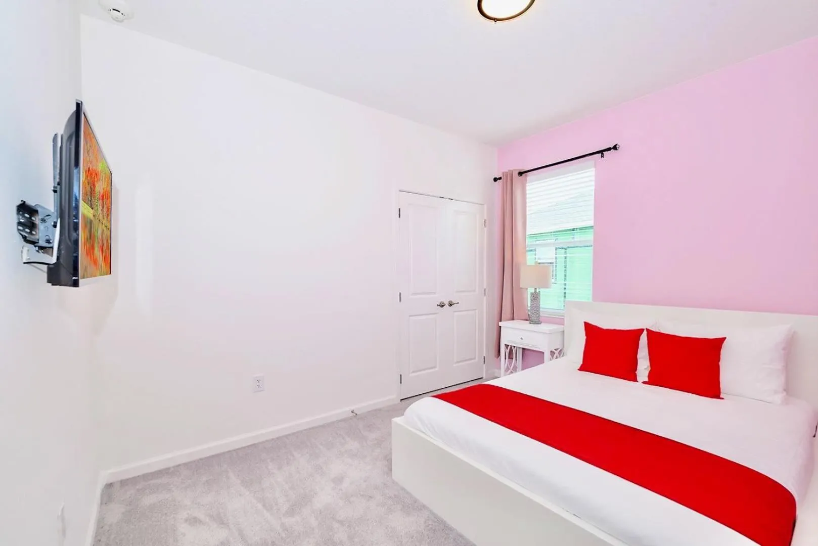 TV and multimedia, Bed in 8BR Family Home with Pool and Hot tub