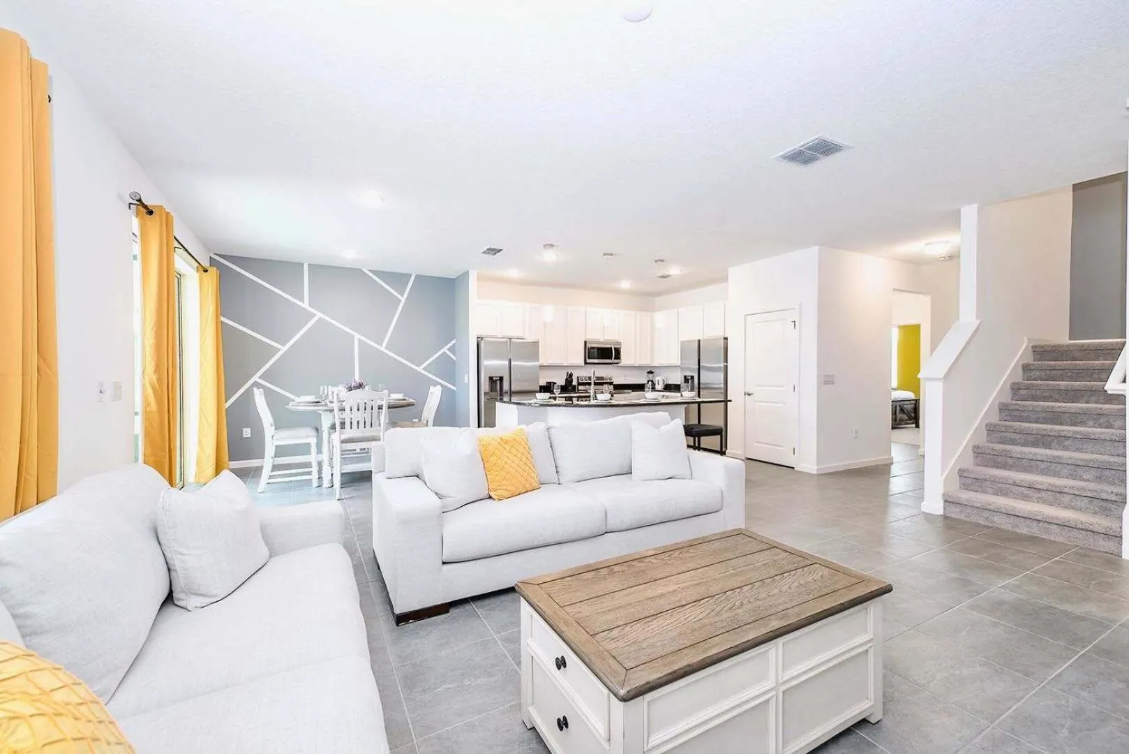 Living room in 8BR Family Home with Pool and Hot tub