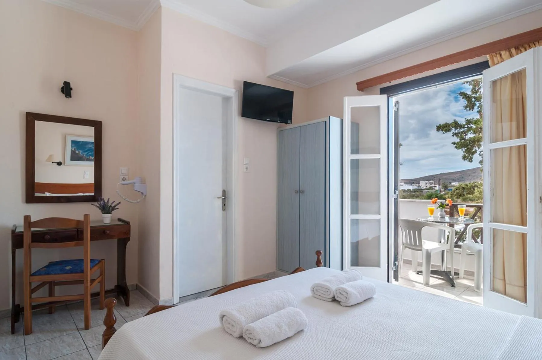 Bedroom, Bed in Holiday Beach Resort Santorini