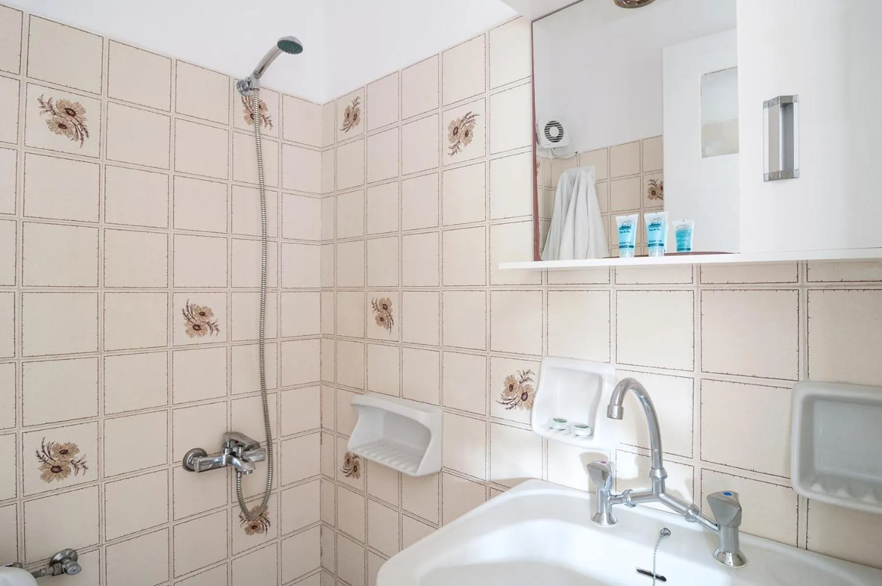 Shower in Holiday Beach Resort Santorini