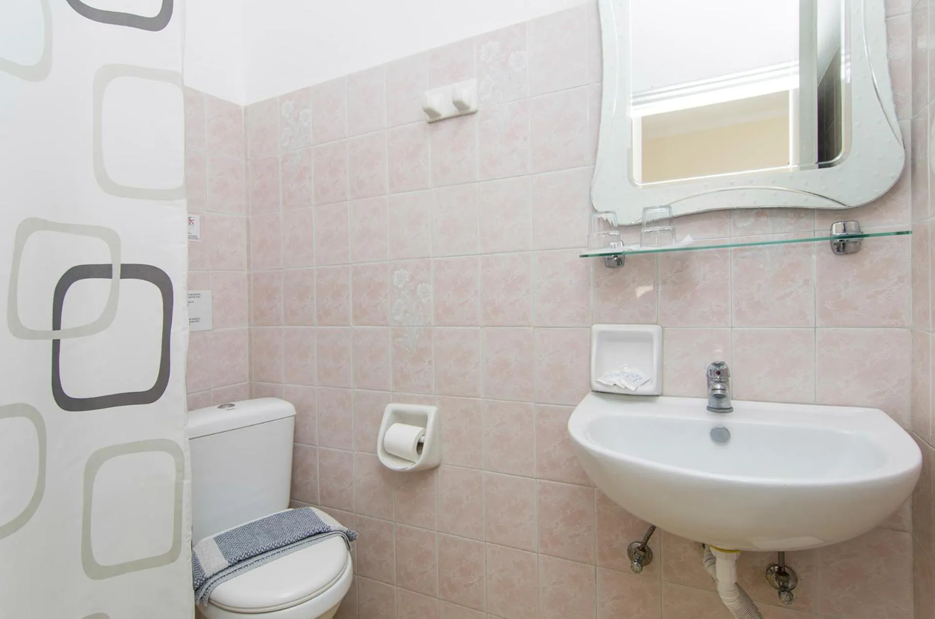 Bathroom in Holiday Beach Resort Santorini