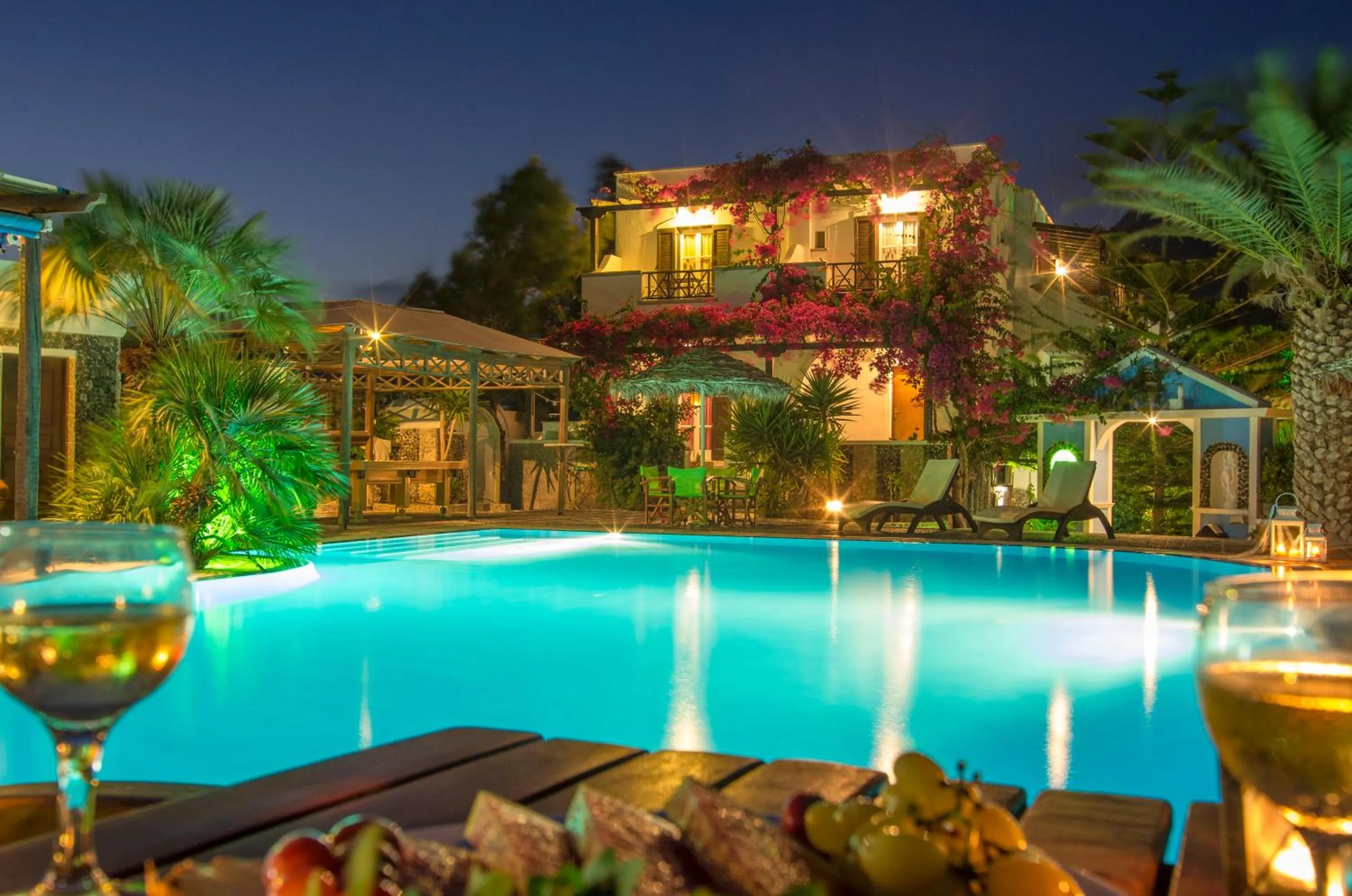 Swimming pool in Holiday Beach Resort Santorini