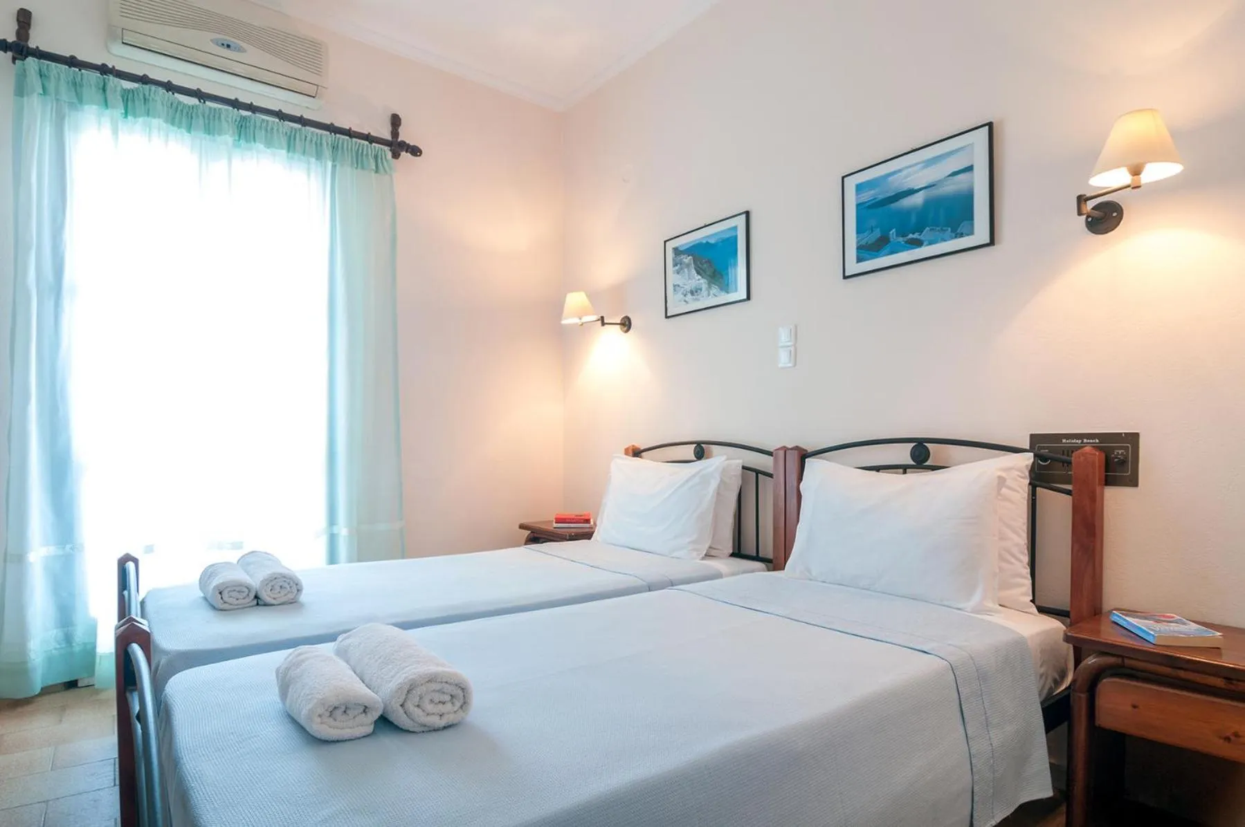 Bed in Holiday Beach Resort Santorini