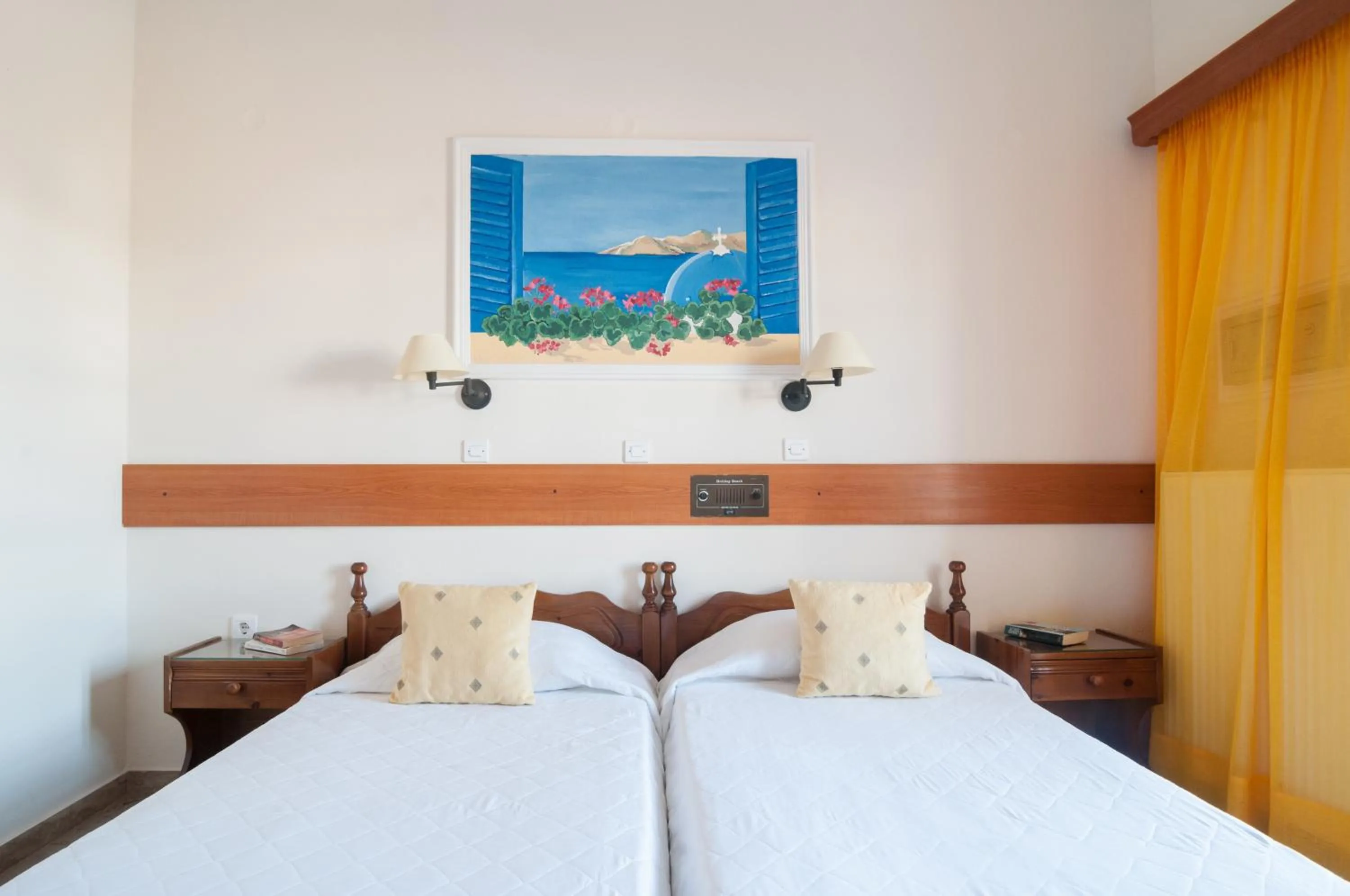 Bed in Holiday Beach Resort Santorini