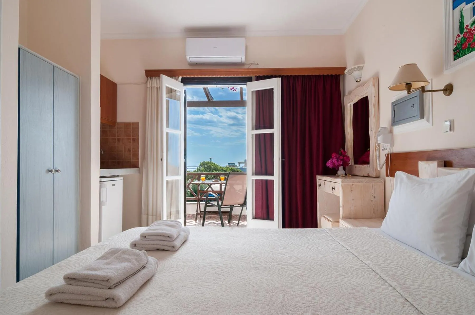 Bedroom, Bed in Holiday Beach Resort Santorini