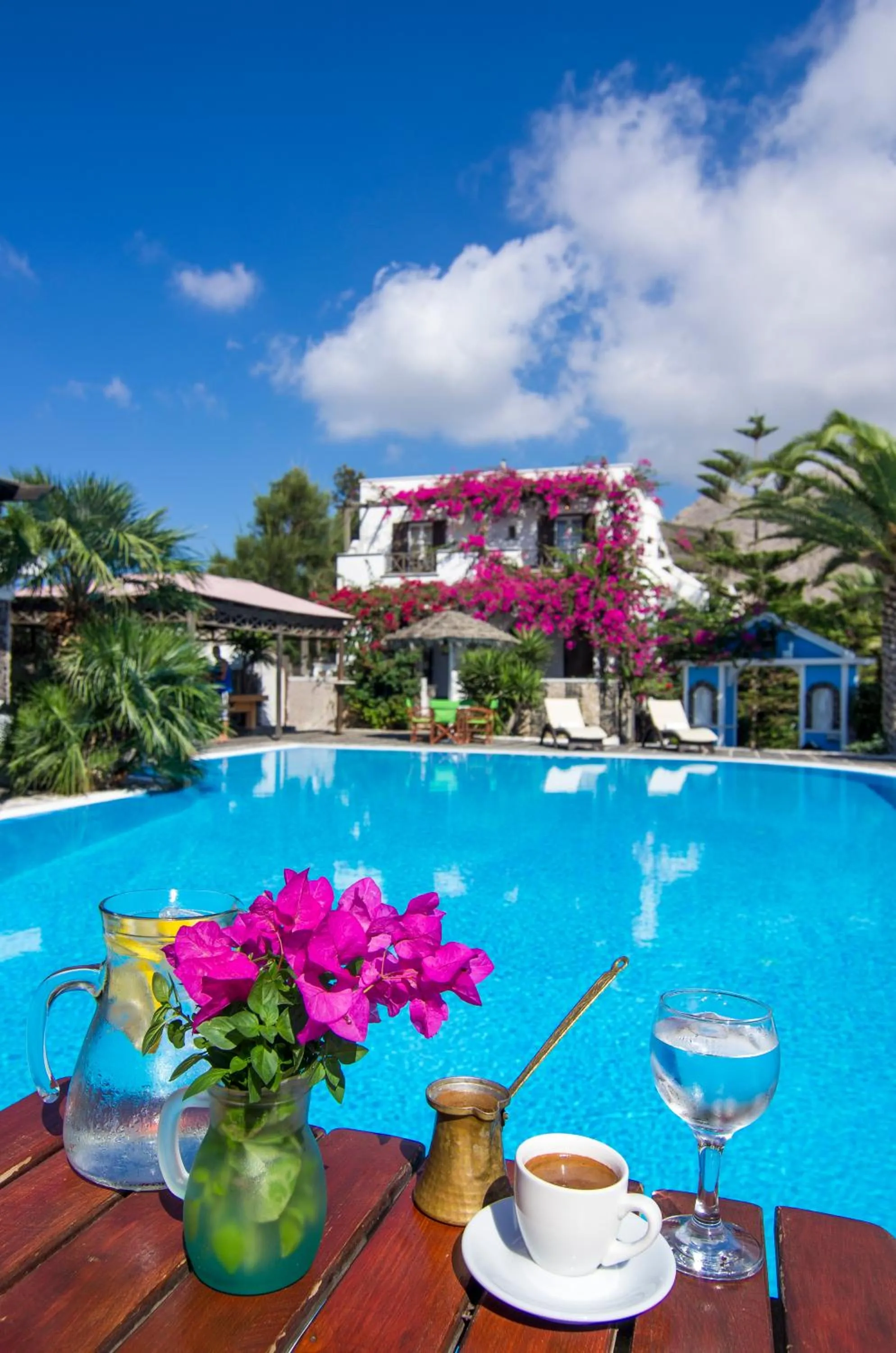 Swimming pool in Holiday Beach Resort Santorini