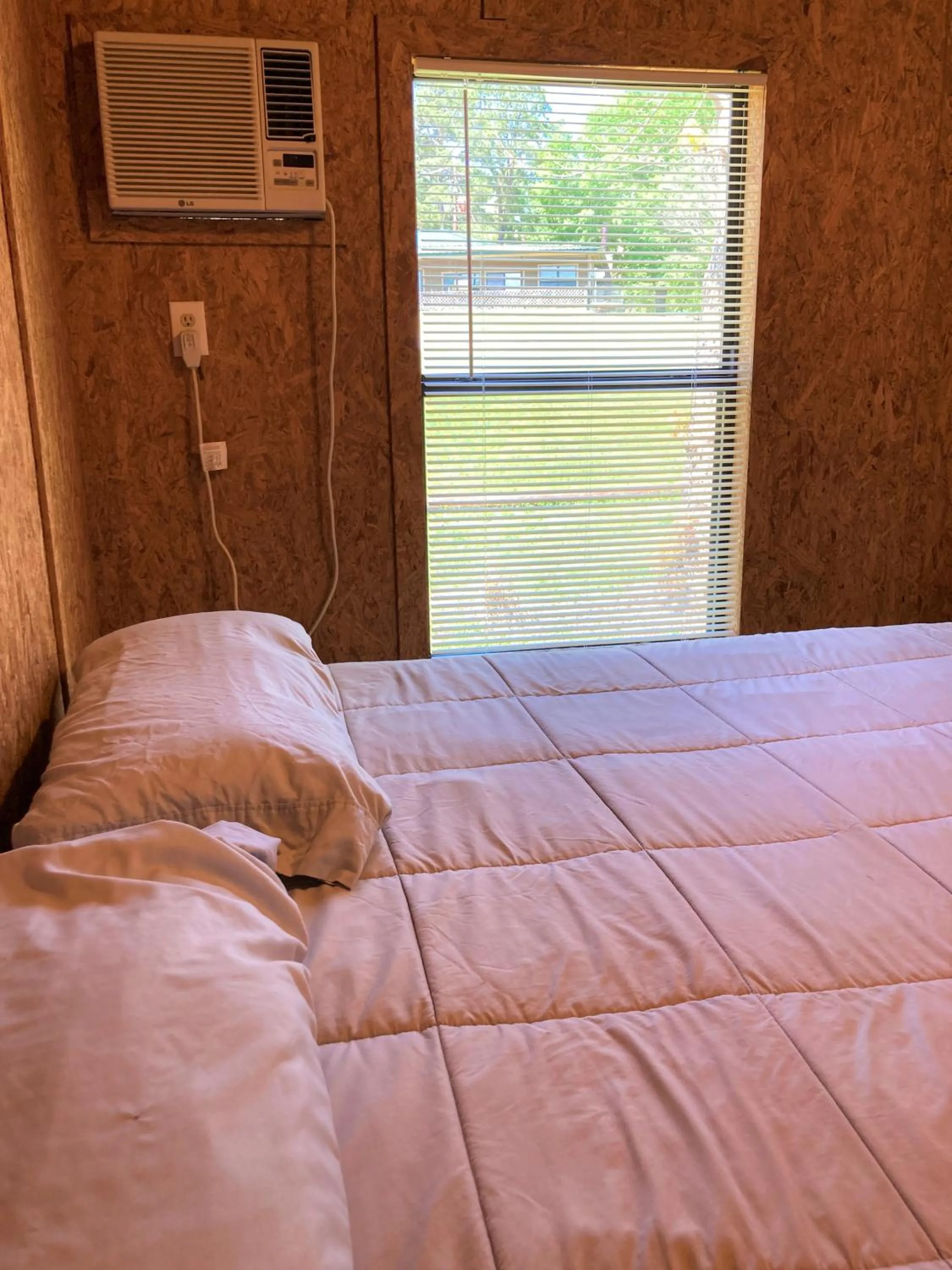 Family Room with Lake View in Outback Campground and Marina