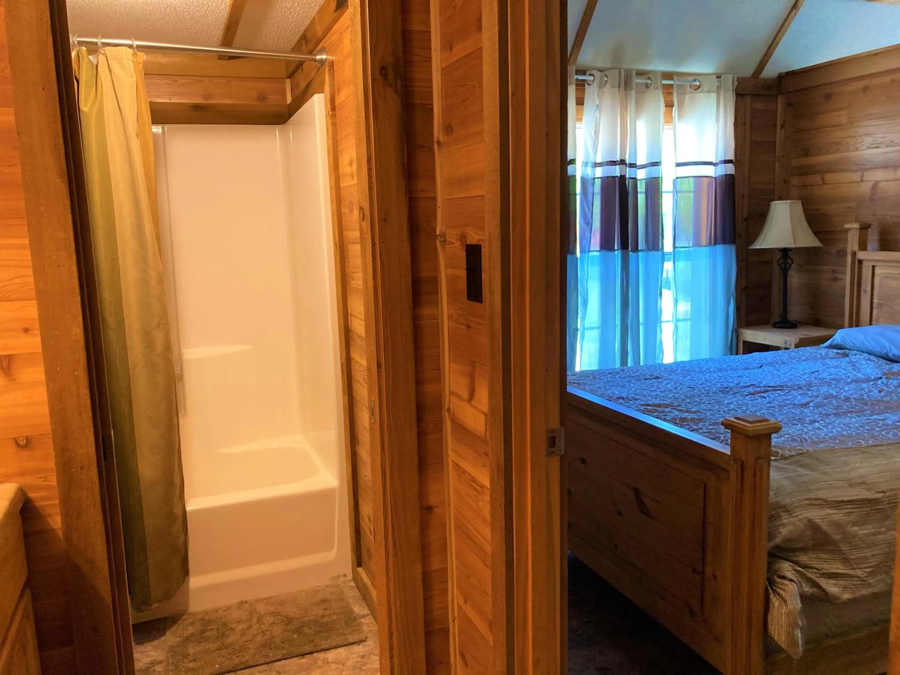 Superior Queen Room in Outback Campground and Marina