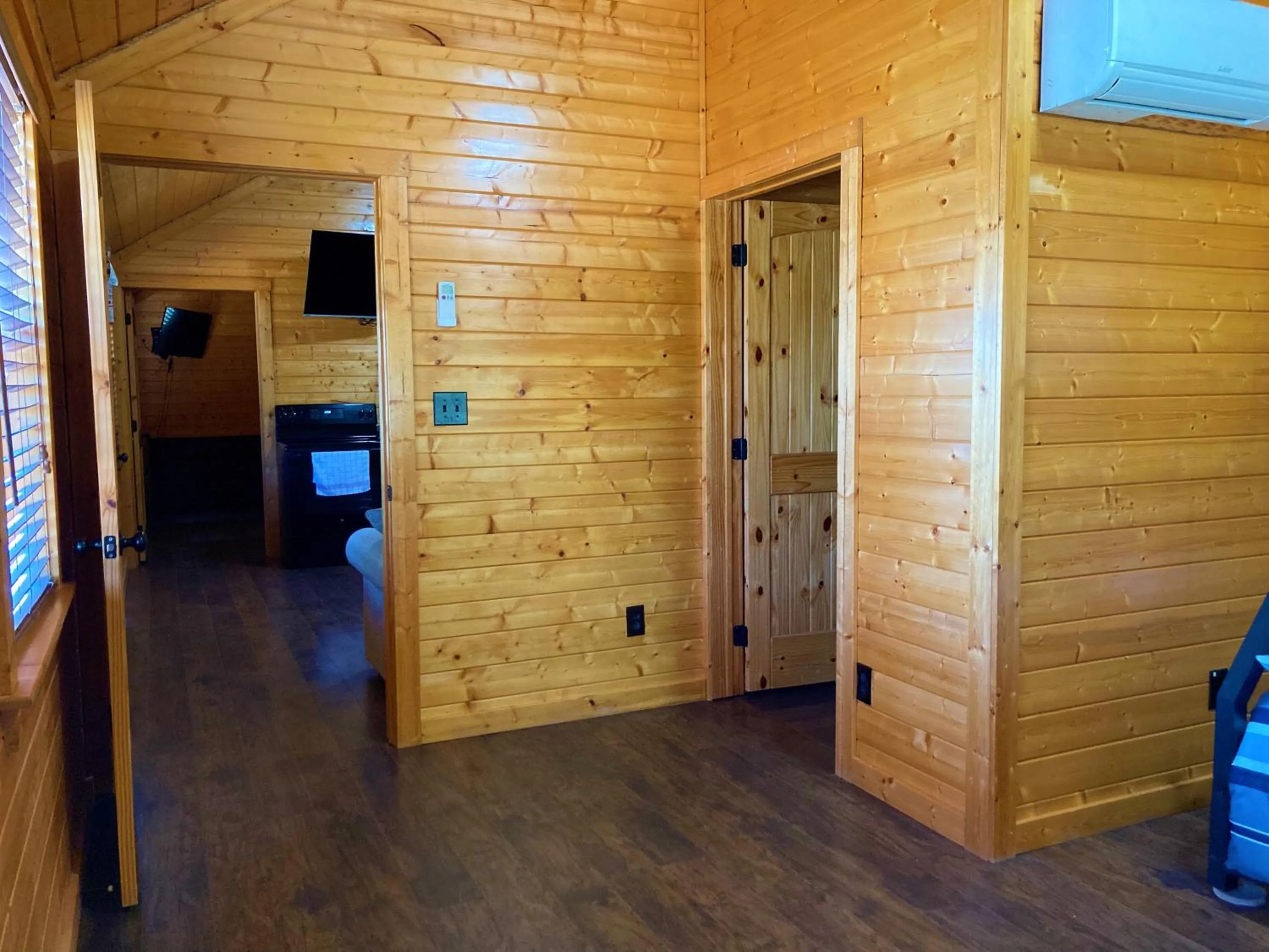 Two-Bedroom Suite in Outback Campground and Marina