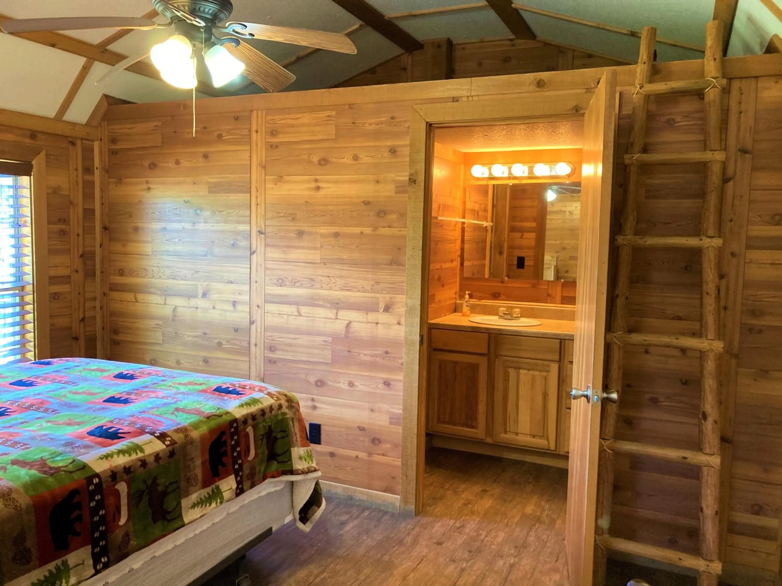Photo of the whole room in Outback Campground and Marina