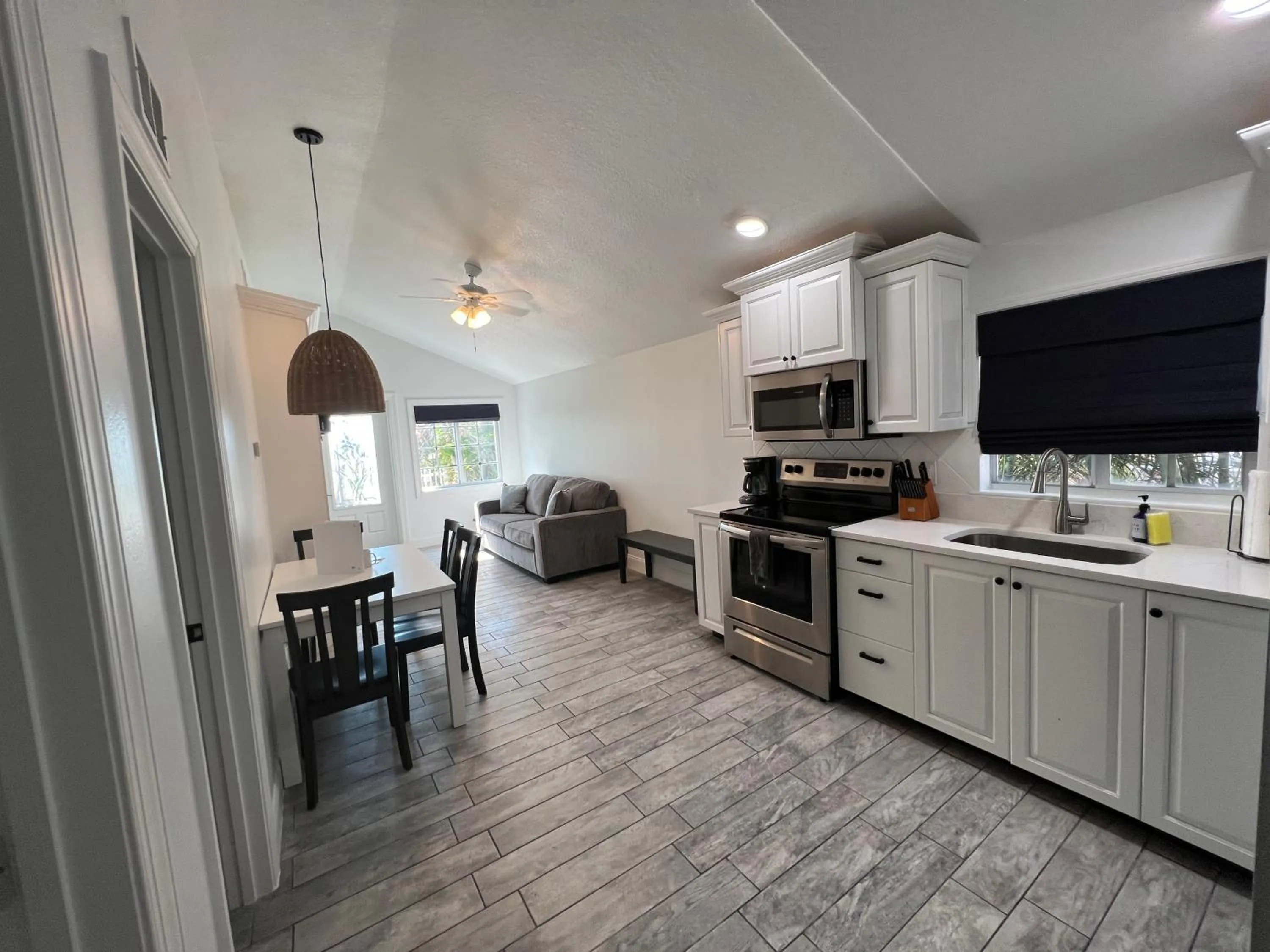 Kitchen or kitchenette in Blue Waters Treasure Island