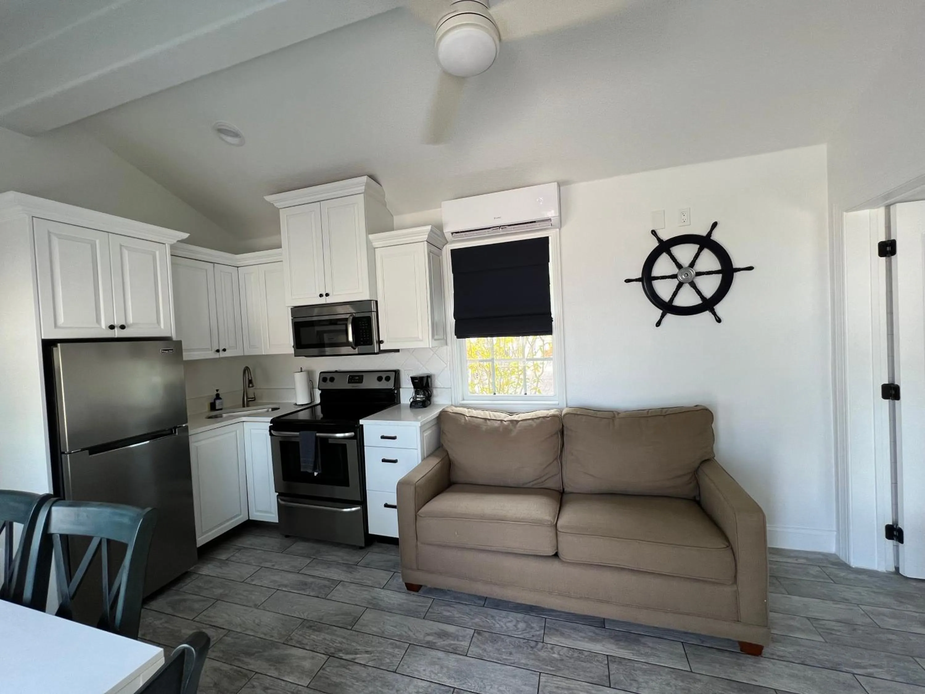 Kitchen or kitchenette in Blue Waters Treasure Island