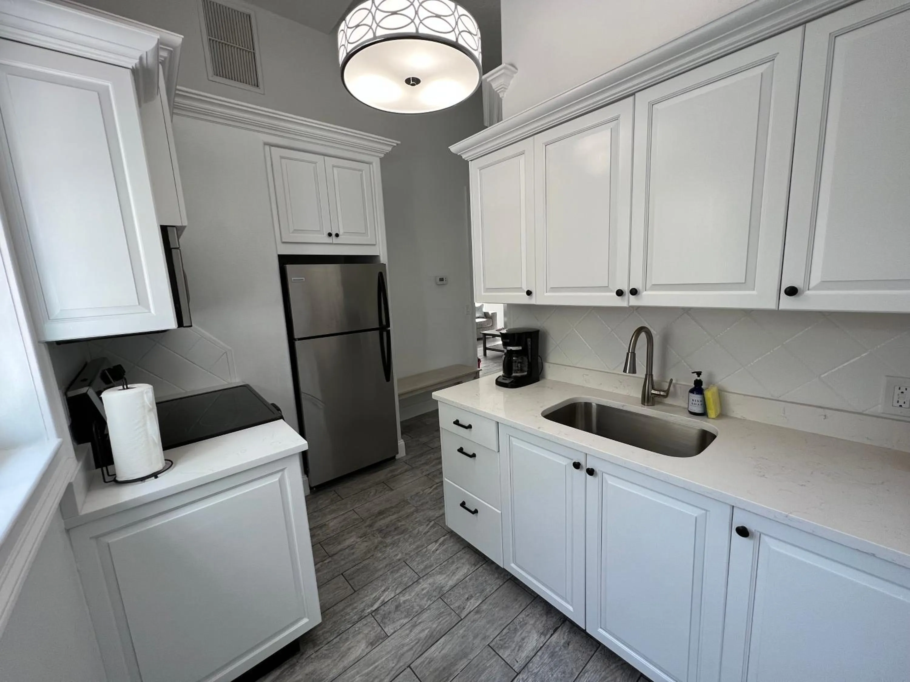 Kitchen or kitchenette in Blue Waters Treasure Island