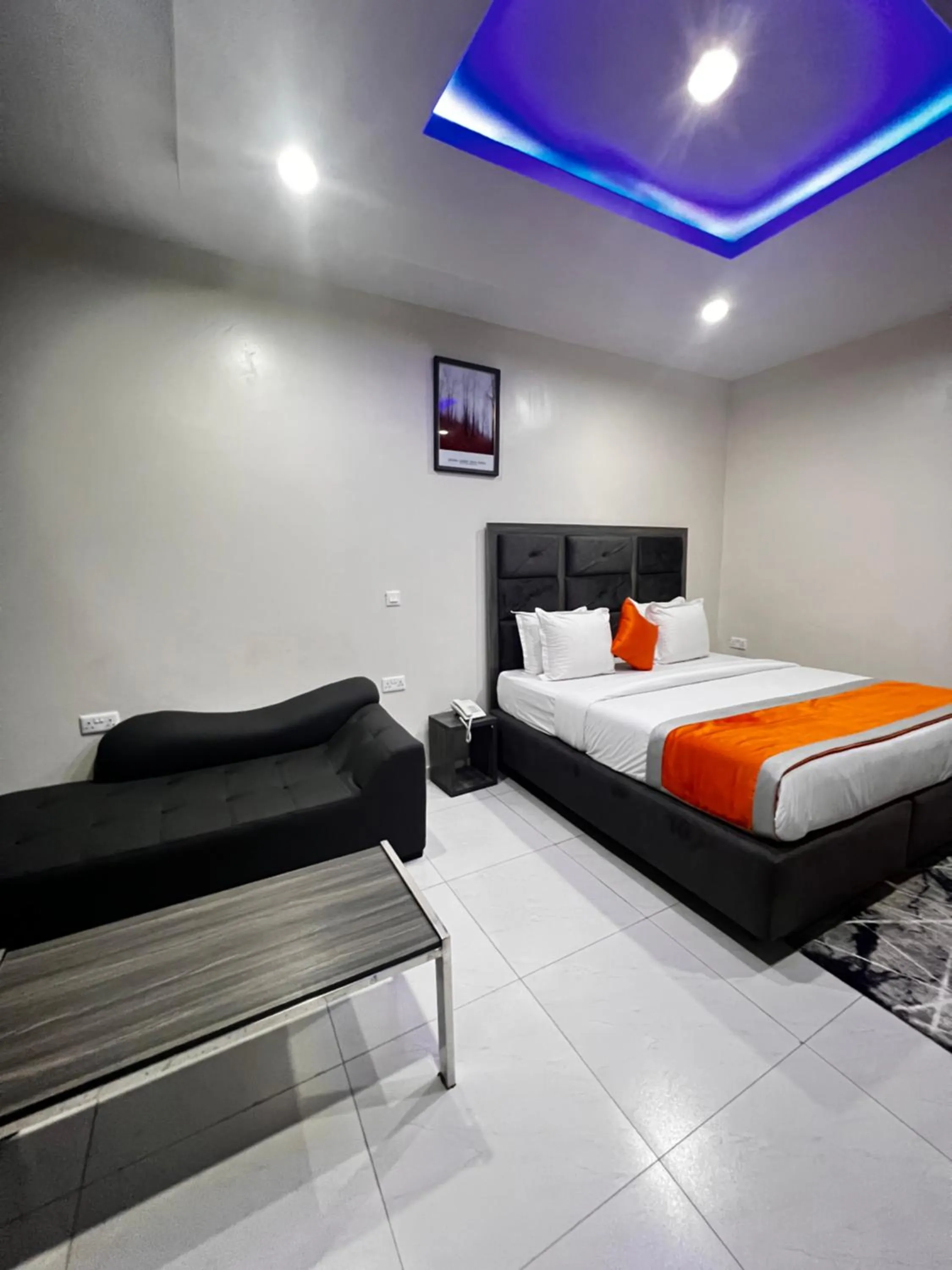 Bed in De Rigg Place Embassy