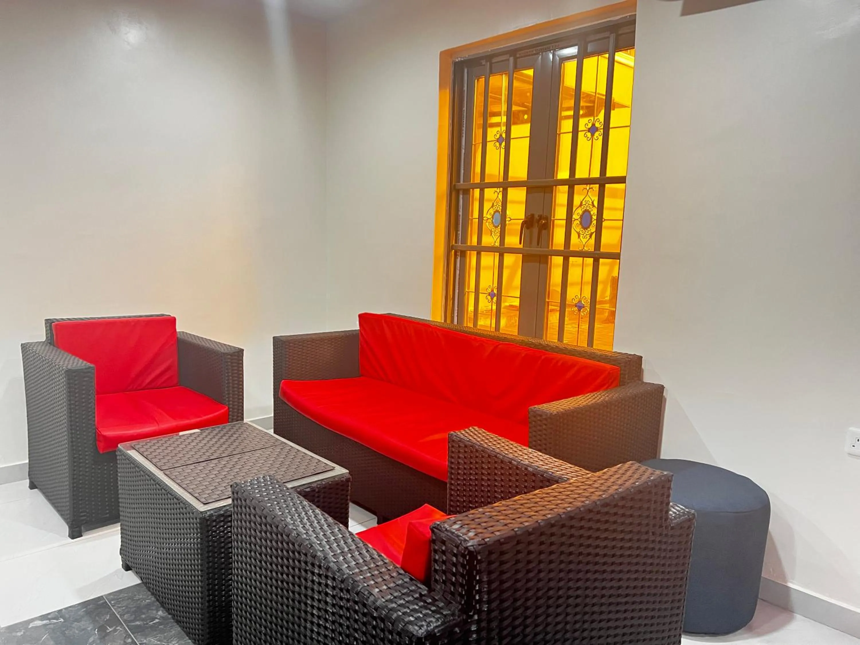 Restaurant/places to eat in De Rigg Place Embassy