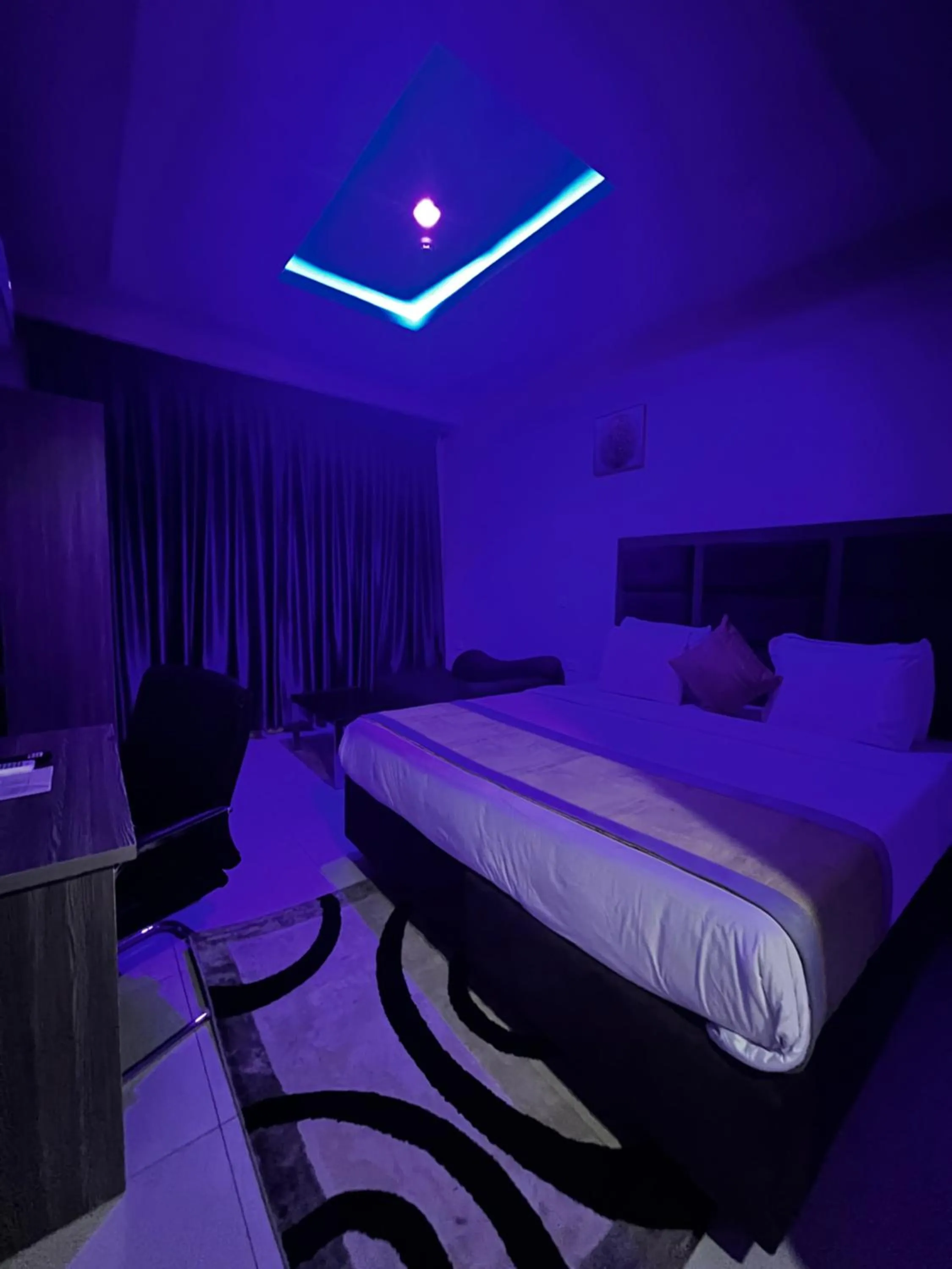 Bed in De Rigg Place Embassy