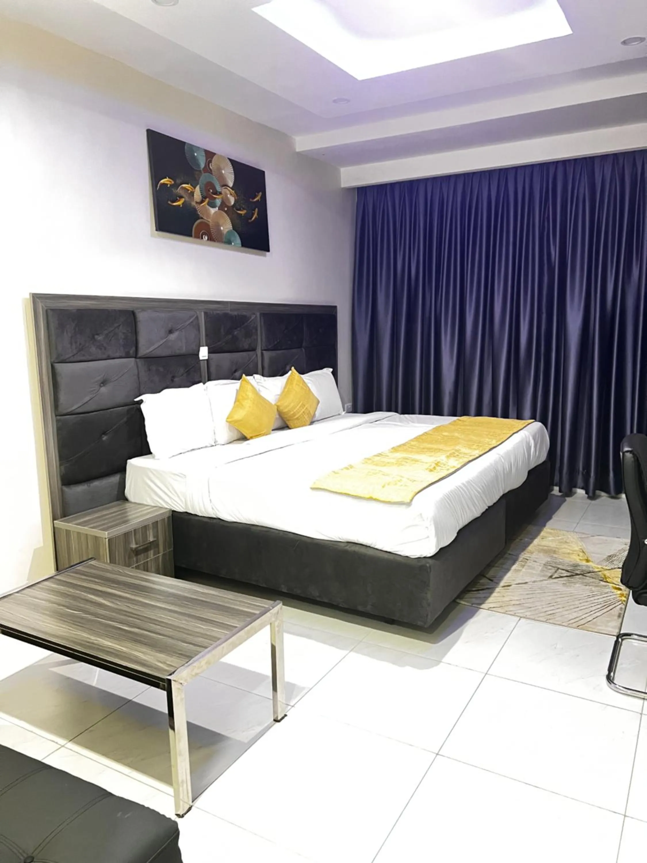 Photo of the whole room, Bed in De Rigg Place Embassy