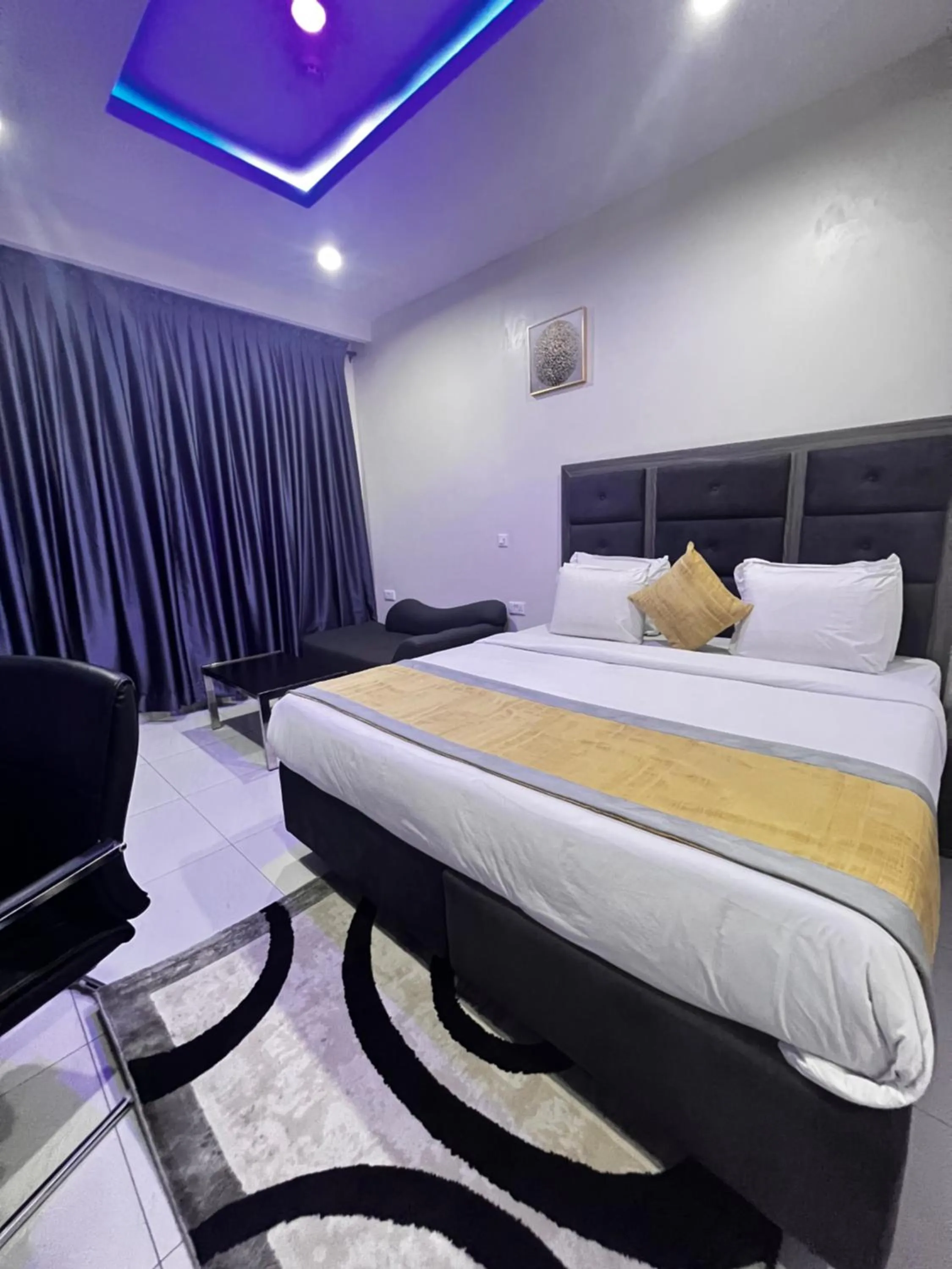 Bed in De Rigg Place Embassy