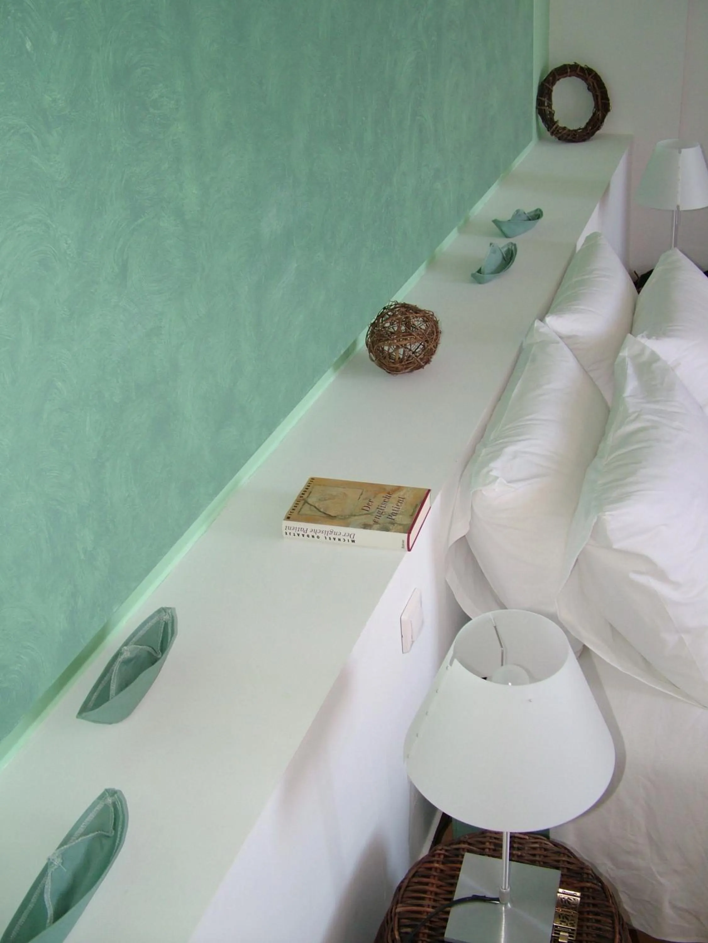 Bed in Manos Small World