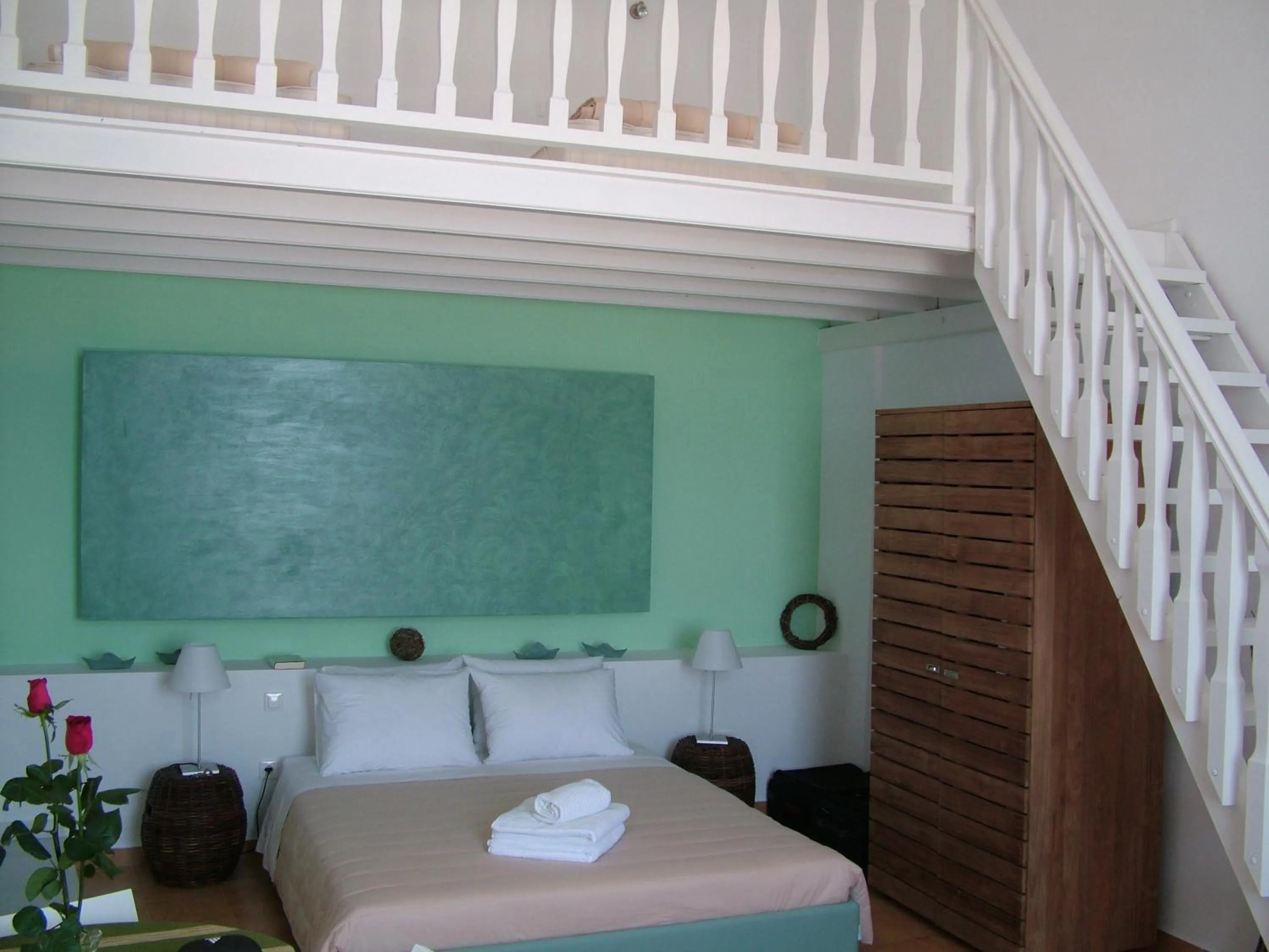 Photo of the whole room, Bed in Manos Small World