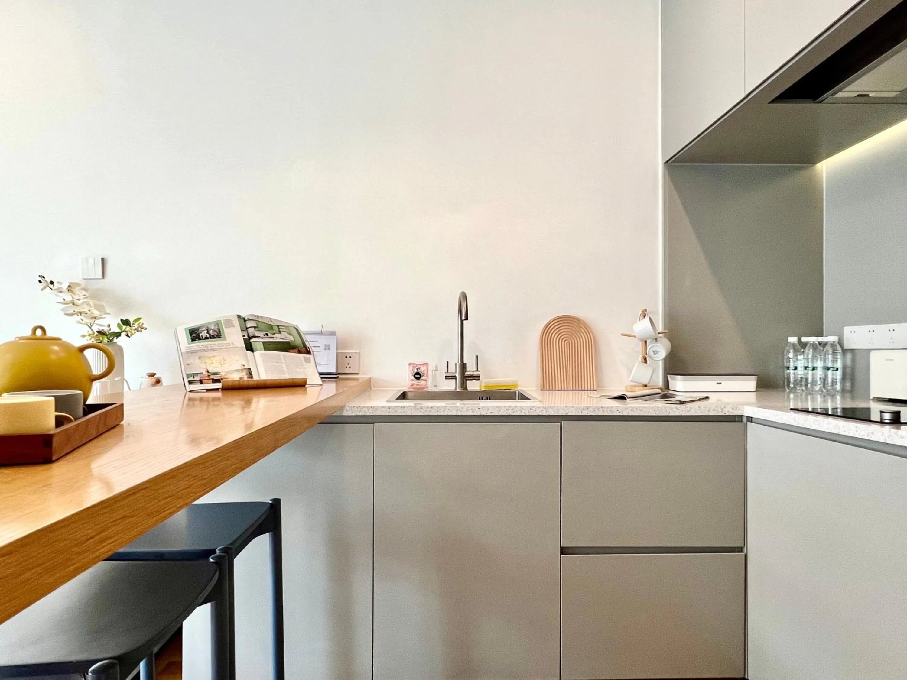 kitchen in base-Shanghai SUHE Serviced Apartment, Near East Nanjing Road & People's Square