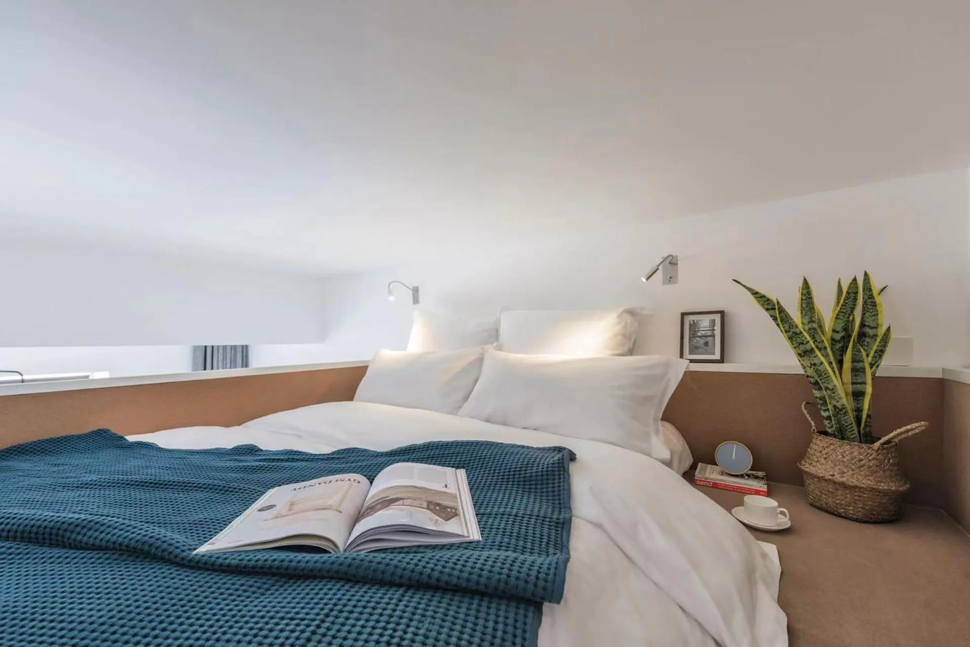 Bed in base-Shanghai SUHE Serviced Apartment, Near East Nanjing Road & People's Square