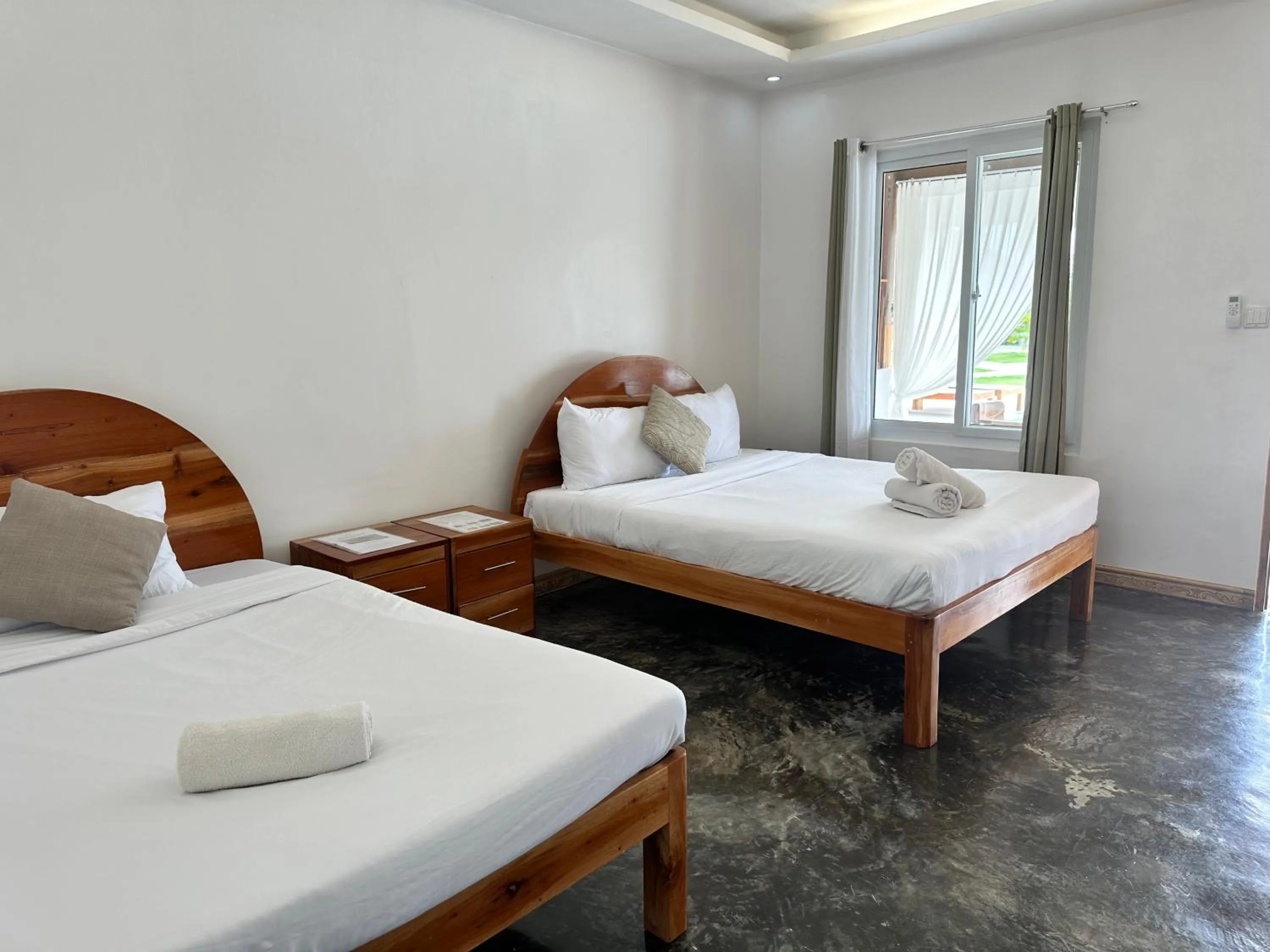 Bed in Treeshade Resort & Spa Moalboal