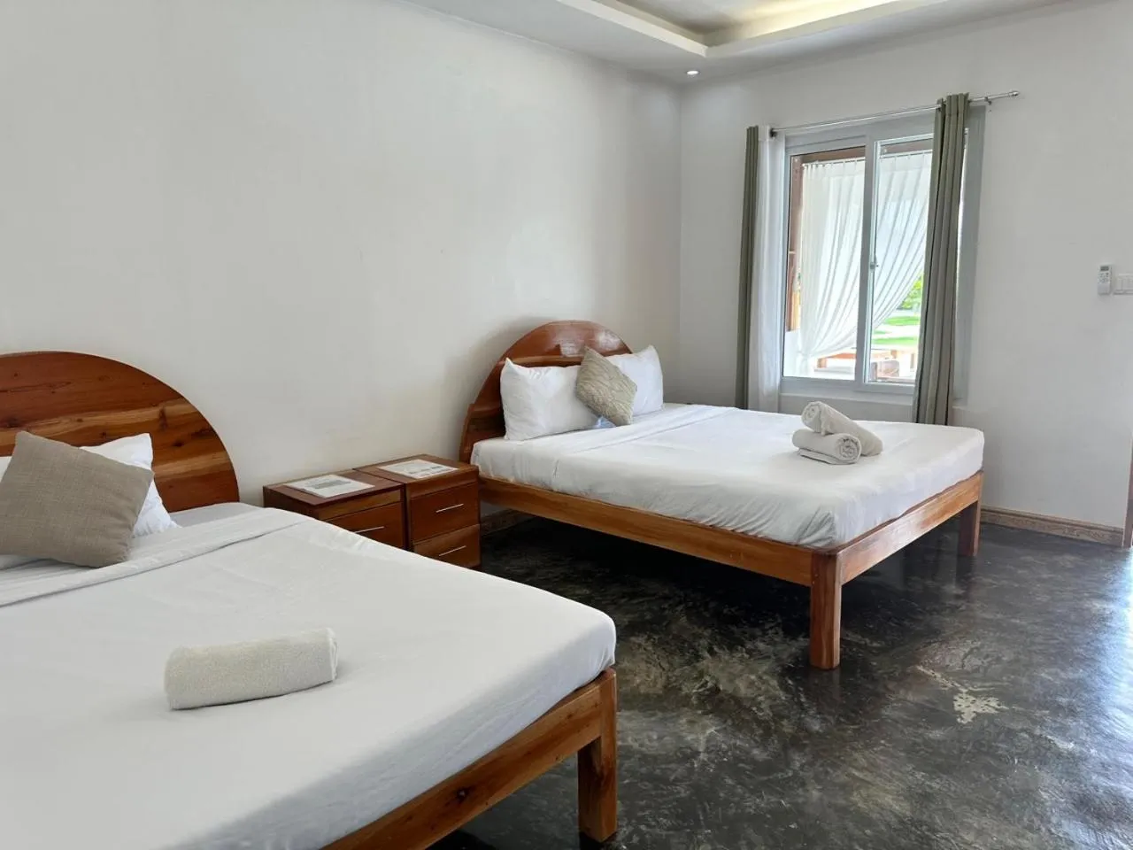 Bed in Treeshade Resort & Spa Moalboal