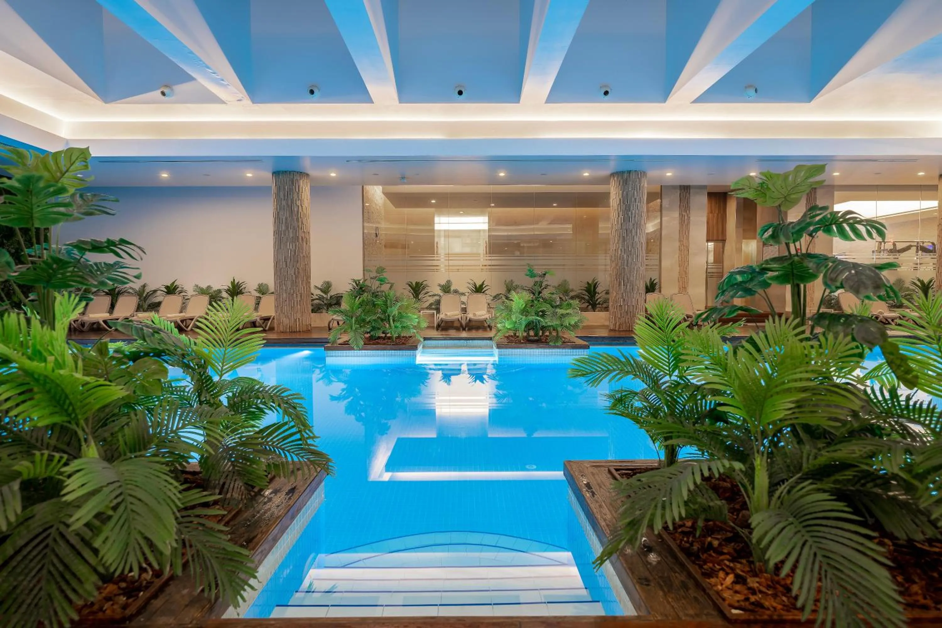 Swimming pool in Concorde Luxury Resort & Casino